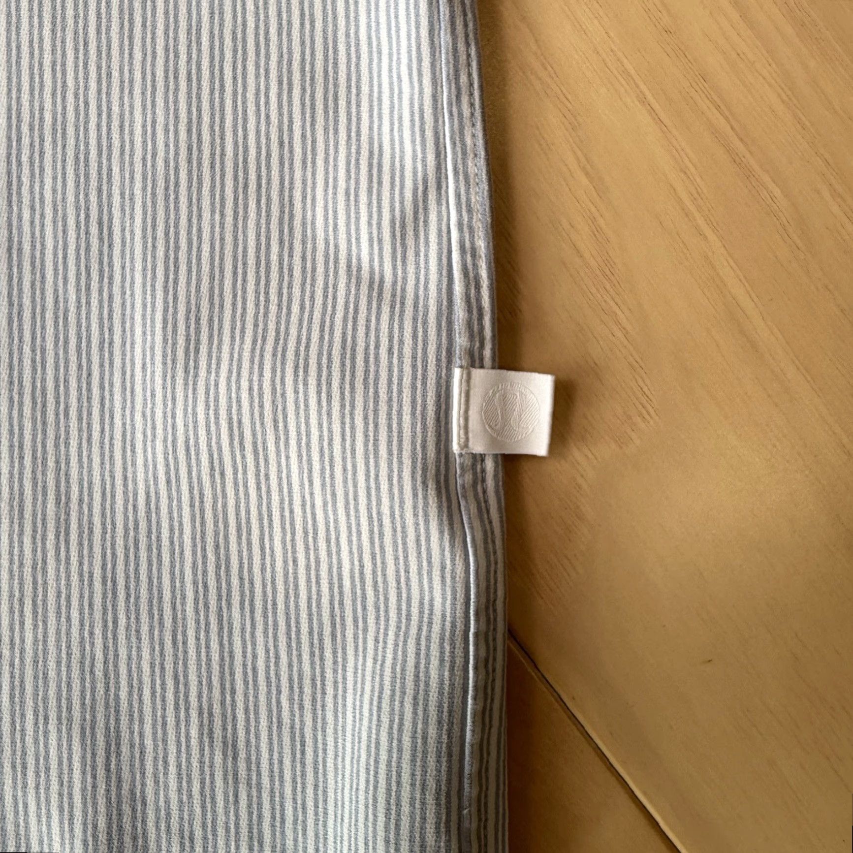 Lululemon Lululemon Shirt XL Blue White Long Sleeve Minimalist Oxford Athleisure Shirt Size US XL / EU 56 / 4 - 7 Thumbnail