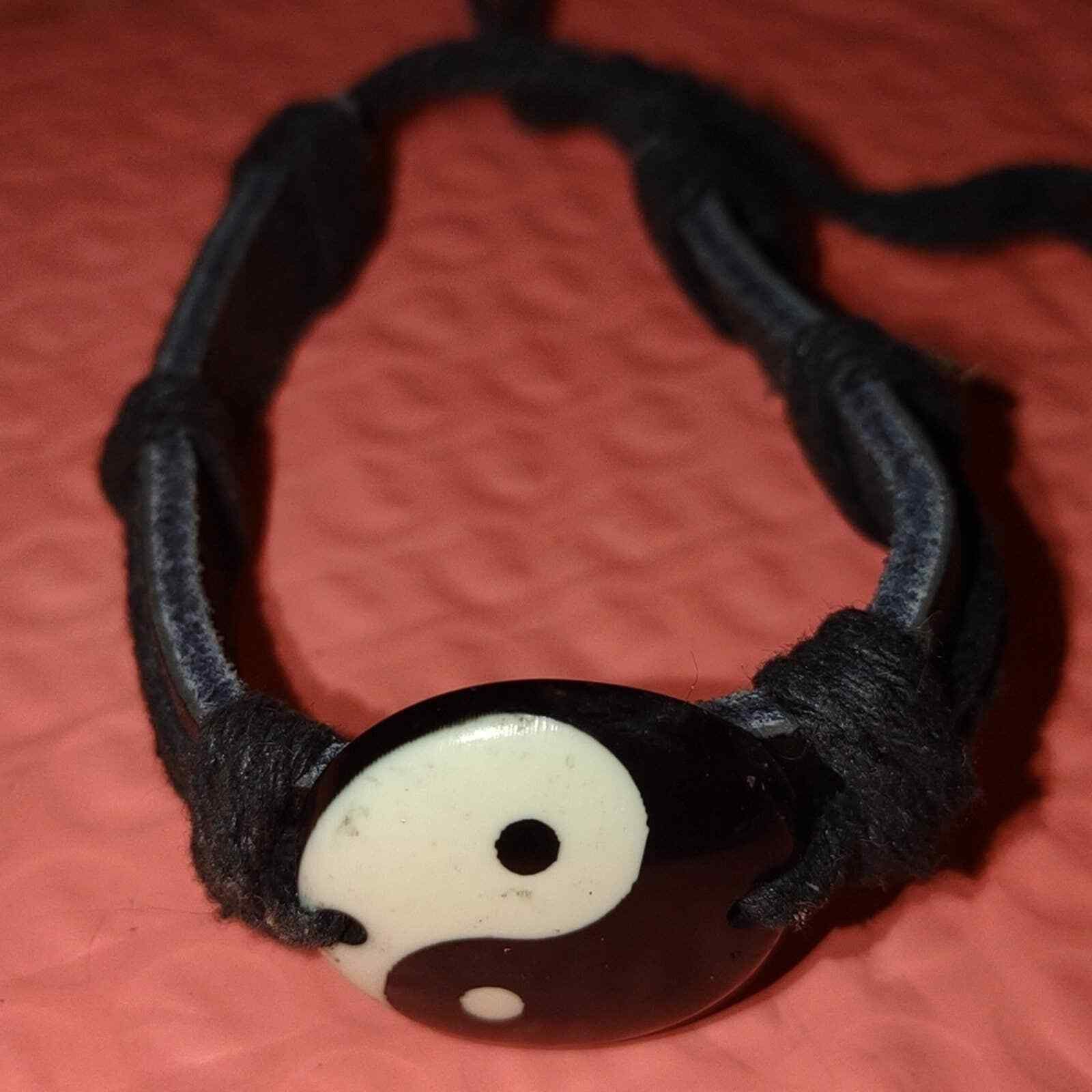 Vintage Vintage black knotted handmade leather yin yang bracelet Size ONE SIZE - 3 Thumbnail