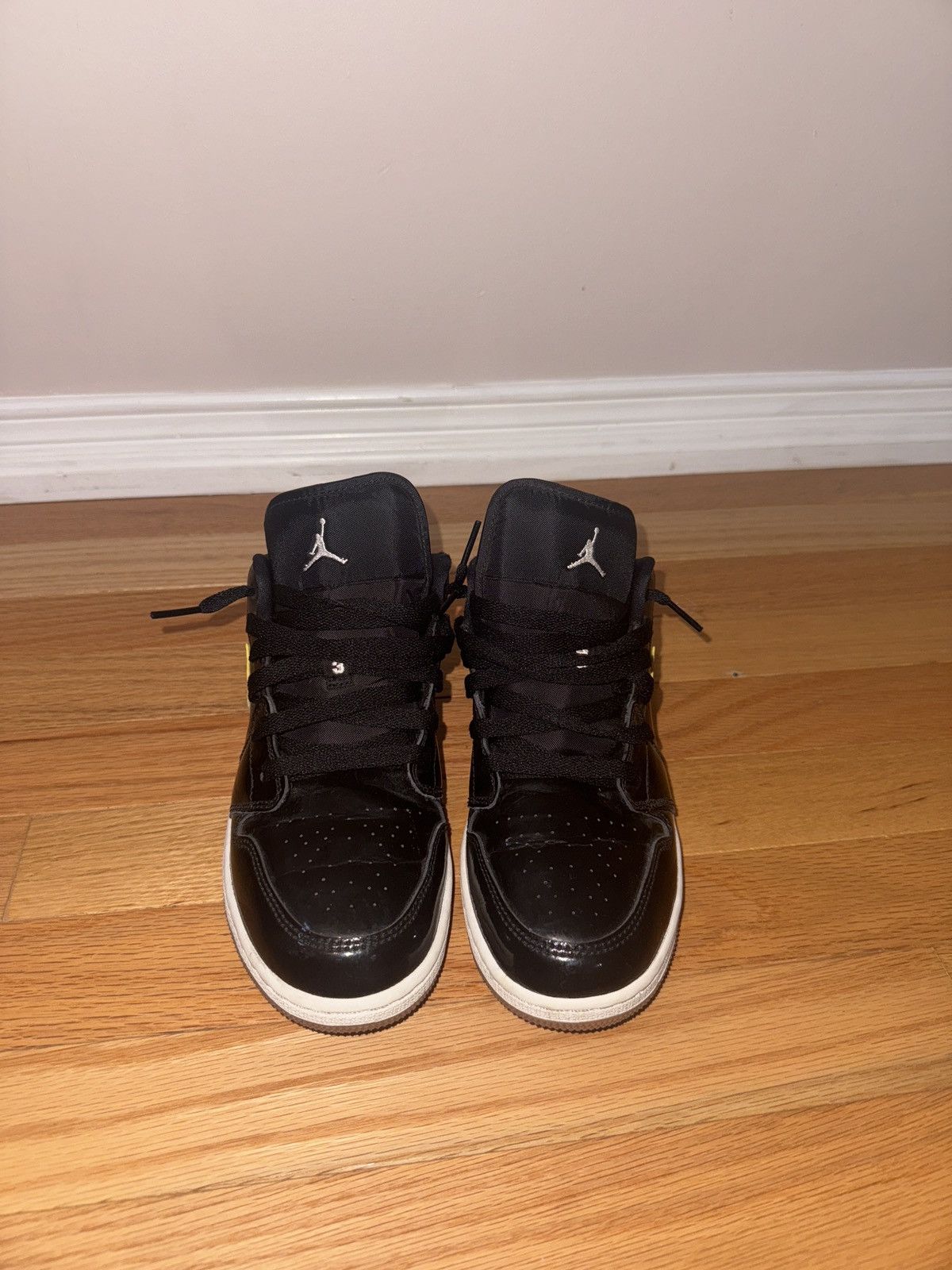 Jordan Brand Jordan 1 Low GS (Metallic Gold) Size US 6 / EU 39 - 2 Thumbnail