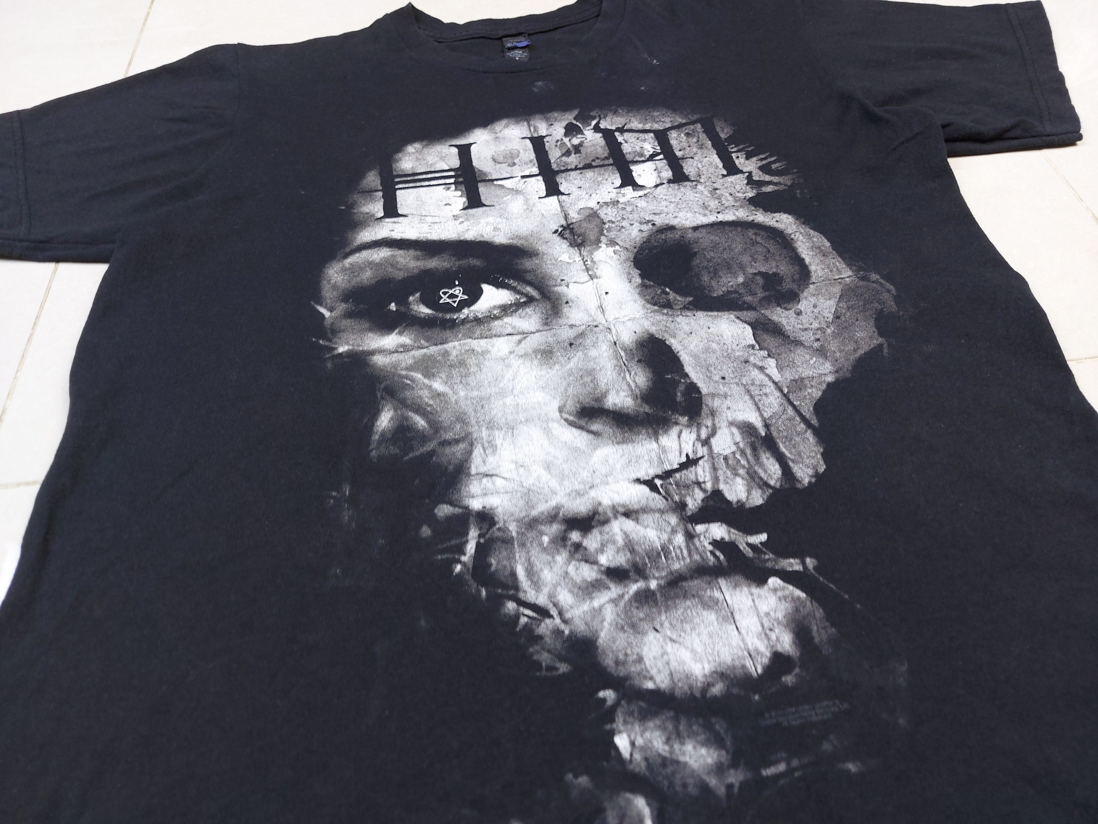 Band Tees Authentic HIM Band 2014 Ville Valo Heartgram VV Licensed TEE Size US M / EU 48-50 / 2 - 7 Thumbnail