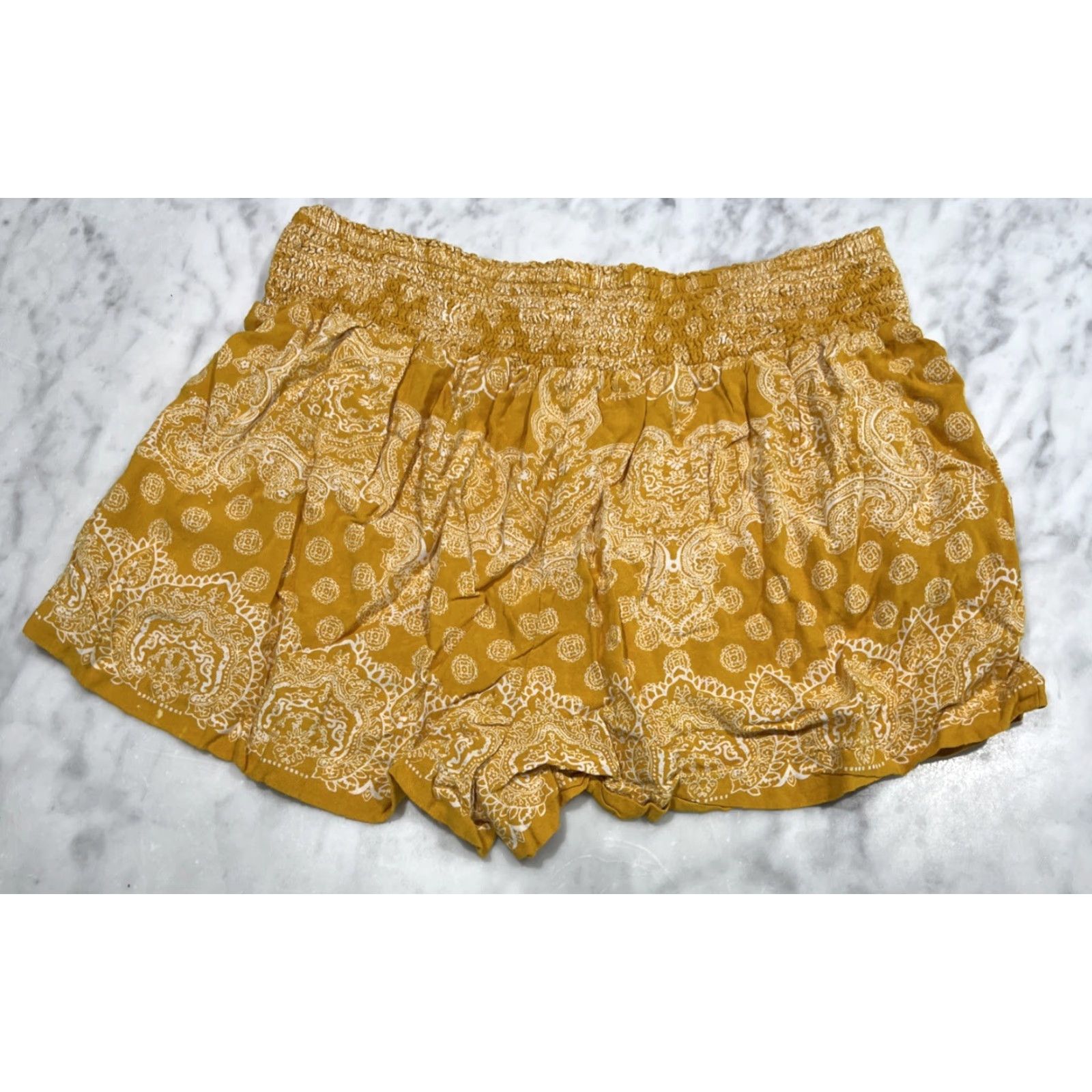 Vintage Women’s Shorts M Elastic Waist Drawstring Paisley Bandana Print Yellow 26” W Size 32" / US 10 / IT 46 - 4 Thumbnail