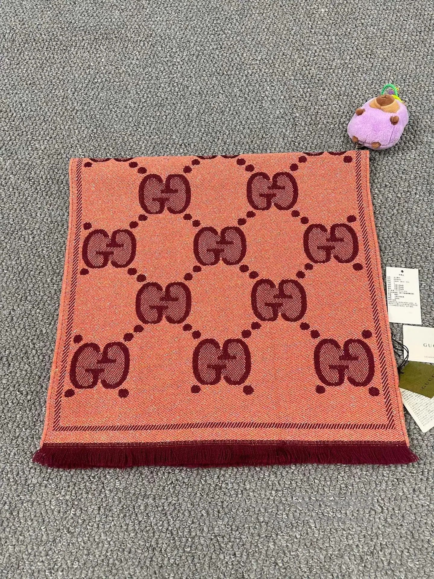 Gucci Guicci Pink and red color block old flower print cashmere Size ONE SIZE - 3 Thumbnail