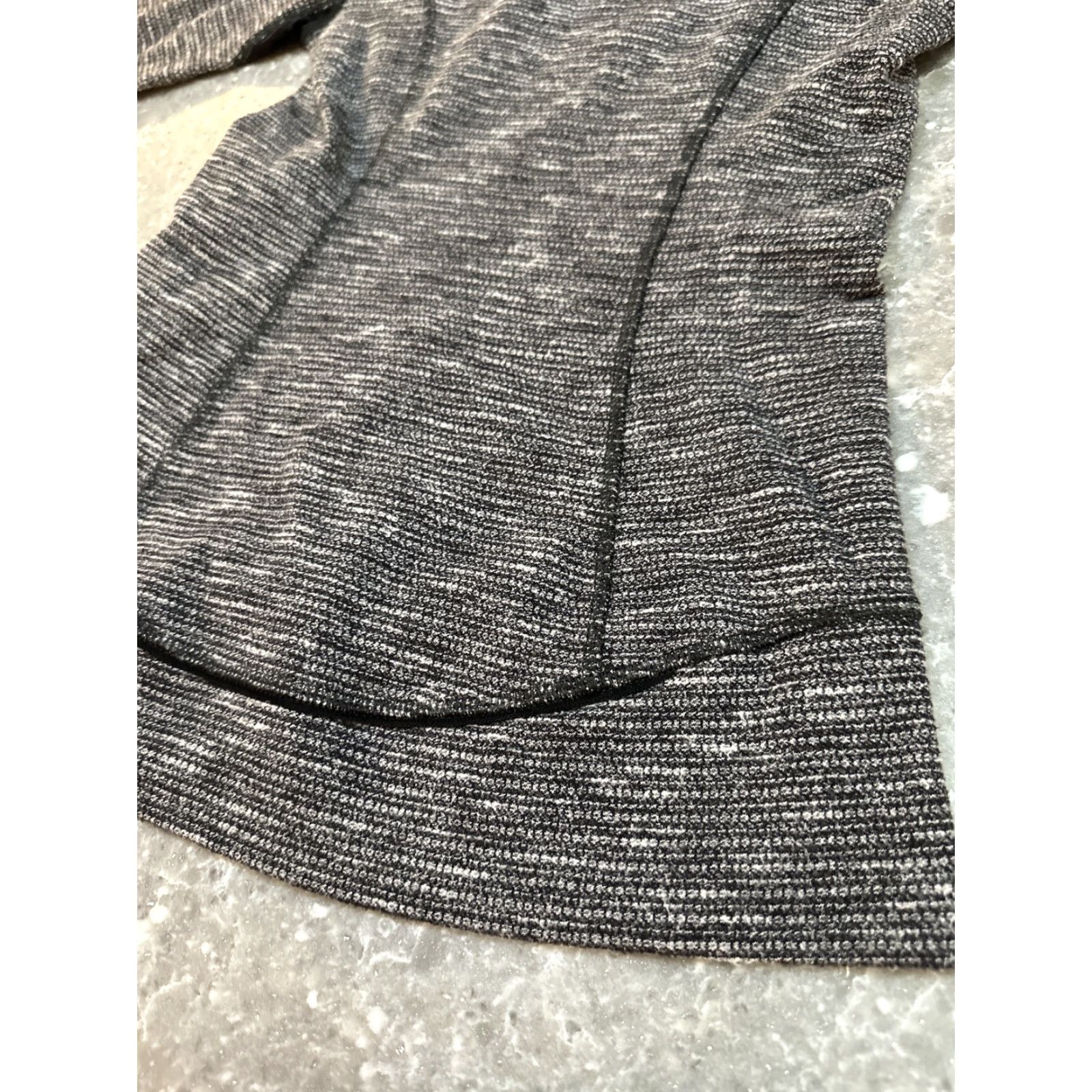 Lululemon Lululemon Think Fast Women’s 1/4 Zip Pullover Shirt Adult Size 4 Black Heathered Pocket Quilt Zip Pullover Women Think Fast Size S / US 4 / IT 40 - 5 Thumbnail