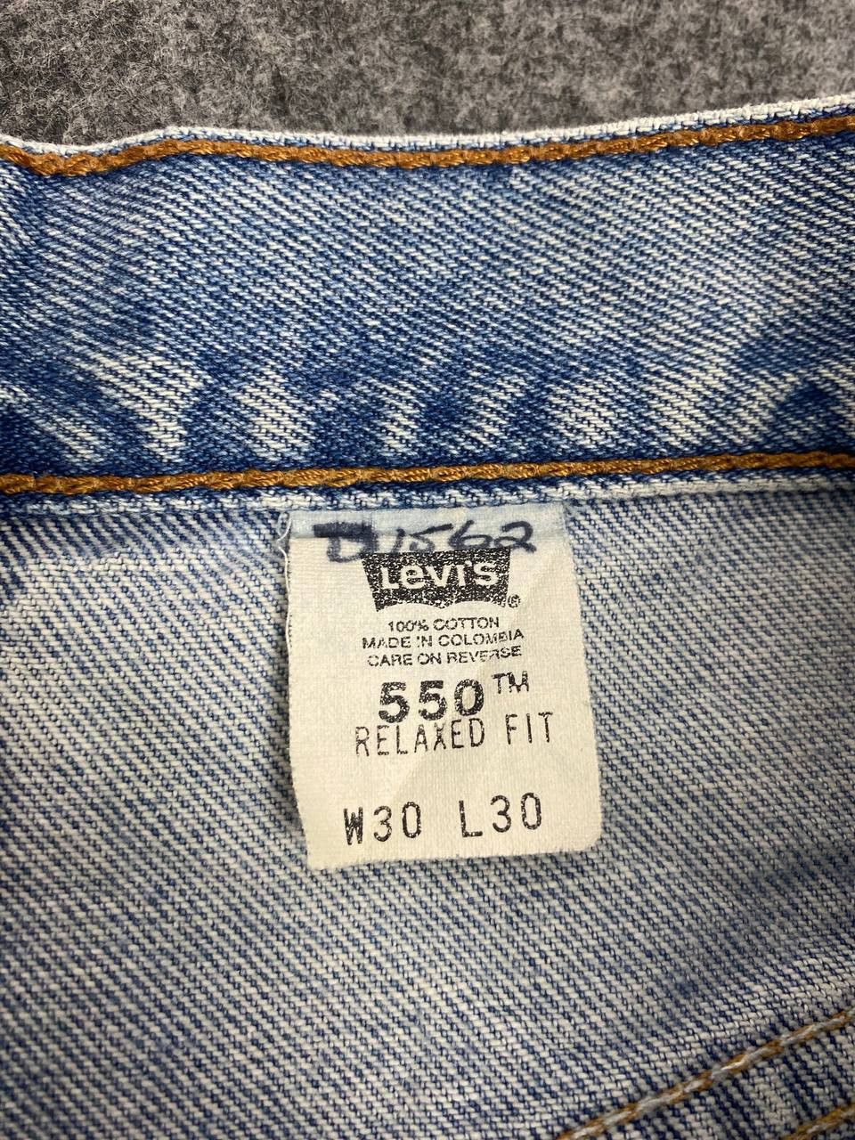 Levi's vintage levis 550 relaxed fit distressed denim Size US 31 - 14 Thumbnail