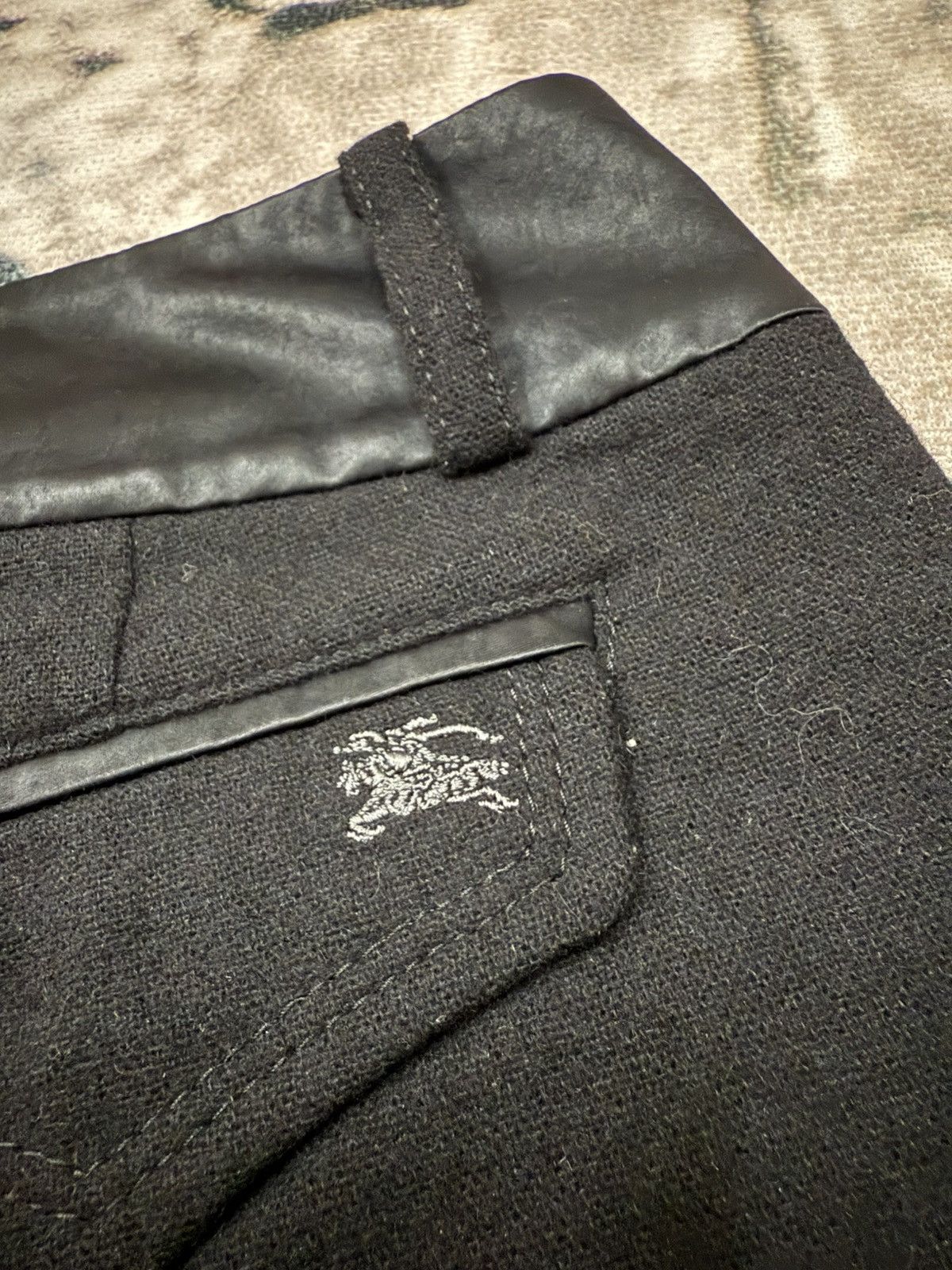 Burberry × Designer × Japanese Brand Burberry London Blue Label Wool Short Pants Size 28" / US 6 / IT 42 - 12 Thumbnail