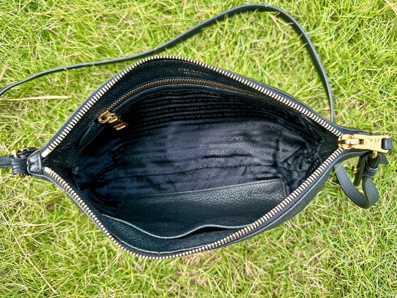 Prada Authentic Prada Vitello Daino Nero Leather Crossbody Bag Size ONE SIZE - 5 Thumbnail