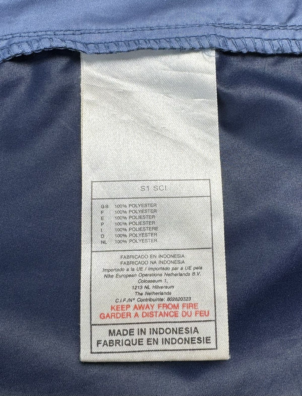 Nike Vintage Nike Drill Small Logo Nylon Track Jacket size L Size US L / EU 52-54 / 3 - 10 Thumbnail