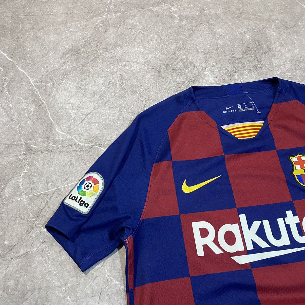 Nike NIKE BARCELONA TEE SOCCER JERSEY RAKUTEN LA LIGA Size US M / EU 48-50 / 2 - 2 Thumbnail