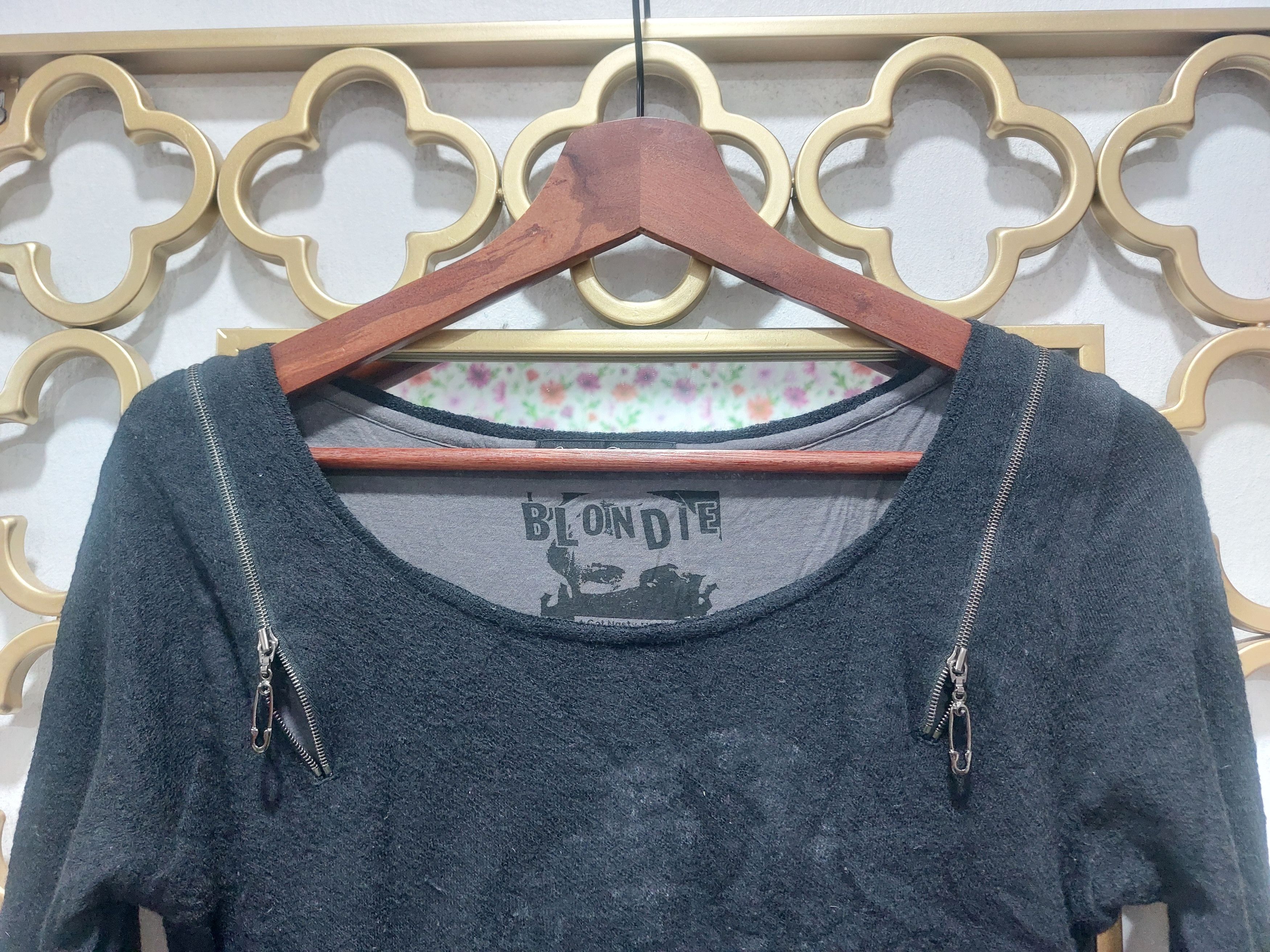Hysteric Glamour I GOT NASTY HABIT 2010 DAISY'S MISTRESS DISTRESSED DESIGN T Size S / US 4 / IT 40 - 12 Thumbnail