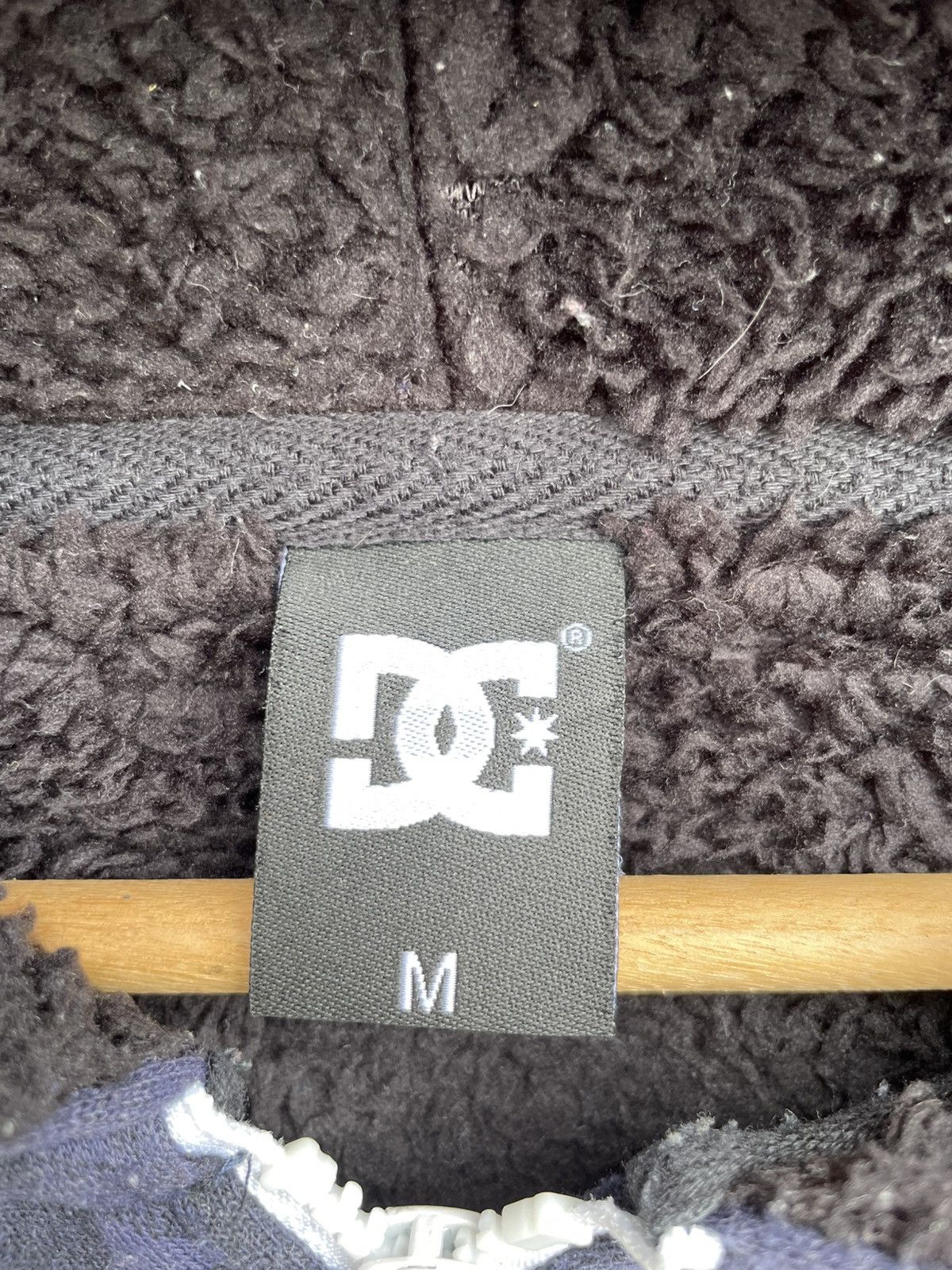 DC RARE🔥 DC full-zip hoodie with an all-over print logo pattern Size US M / EU 48-50 / 2 - 6 Thumbnail