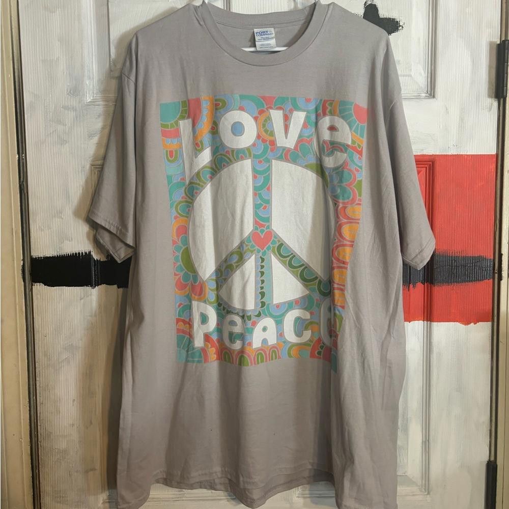Designer Love & peace 2xlarge grey graphic preowned tshirt Size US XXL / EU 58 / 5 - 1 Thumbnail