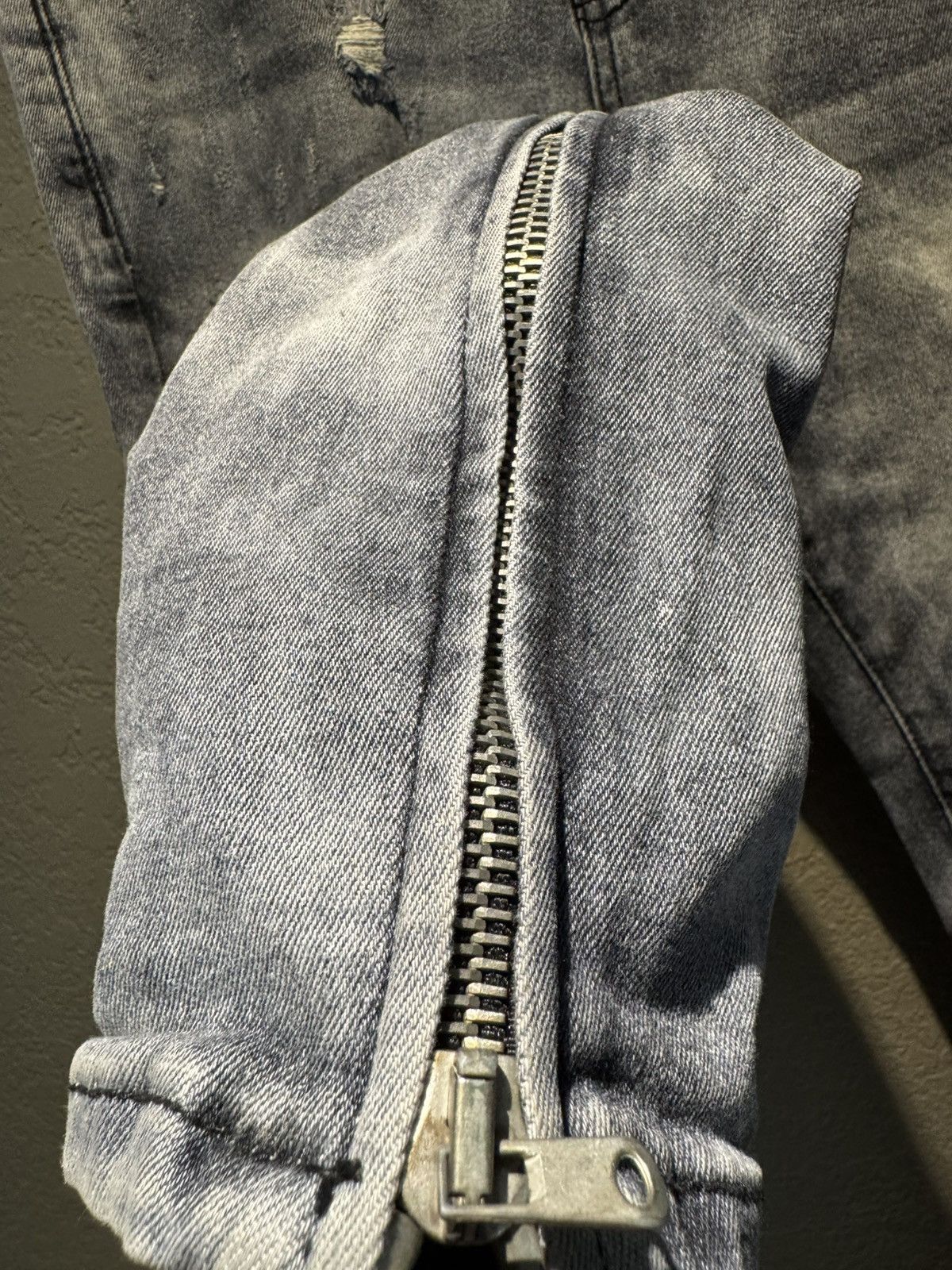 Crysp Denim Grey Distressed Zipper Skinny Crysp Denim Skinny Jeans Size US 30 / EU 46 - 6 Thumbnail