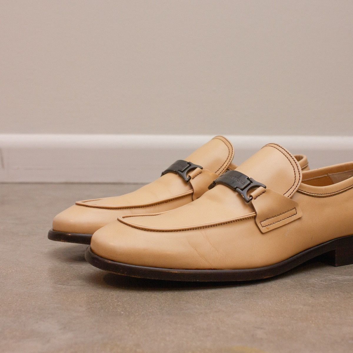 Dolce & Gabbana 895$MRP Dolce & Gabbana Ivory Round Toe Loafers Size US 8.5 / EU 41-42 - 3 Thumbnail