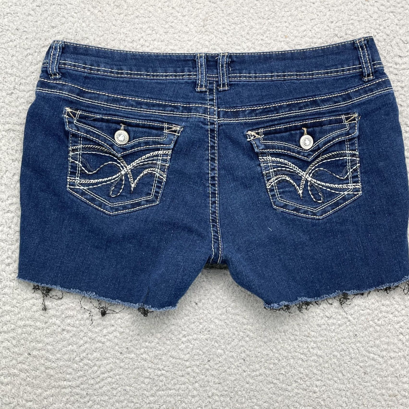 Vintage Grip Jean Short Women 36* Raw Hem Y2K Daisy Duke 90s American Preppy Rodeo Denim Short Women 36 Blue Western Made by Get a Grip Mens? Size 25" / US 0 / IT 36 - 6 Thumbnail