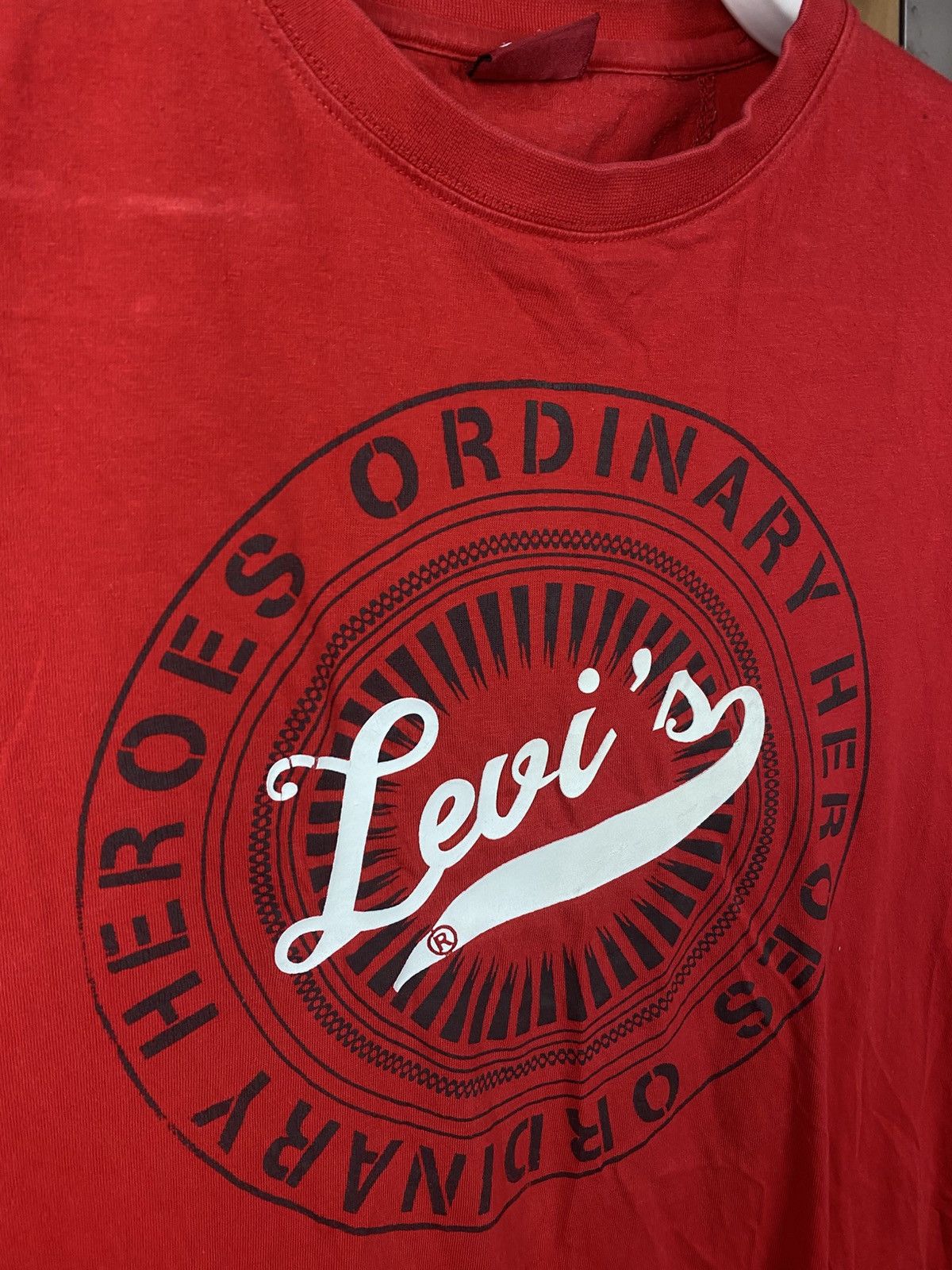 Levi's 📌Vintage 90s T-Shirt Levi’s Heroes Ordinary Red Tab VTG Tee📌 Size US L / EU 52-54 / 3 - 6 Thumbnail