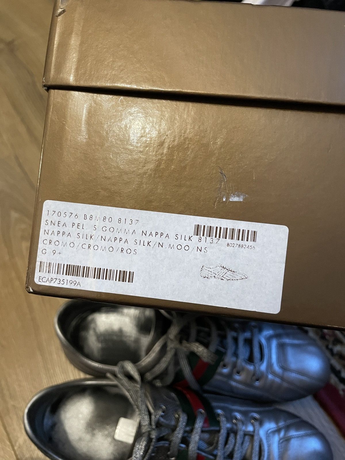 Gucci leather silver signature web shoes low-top