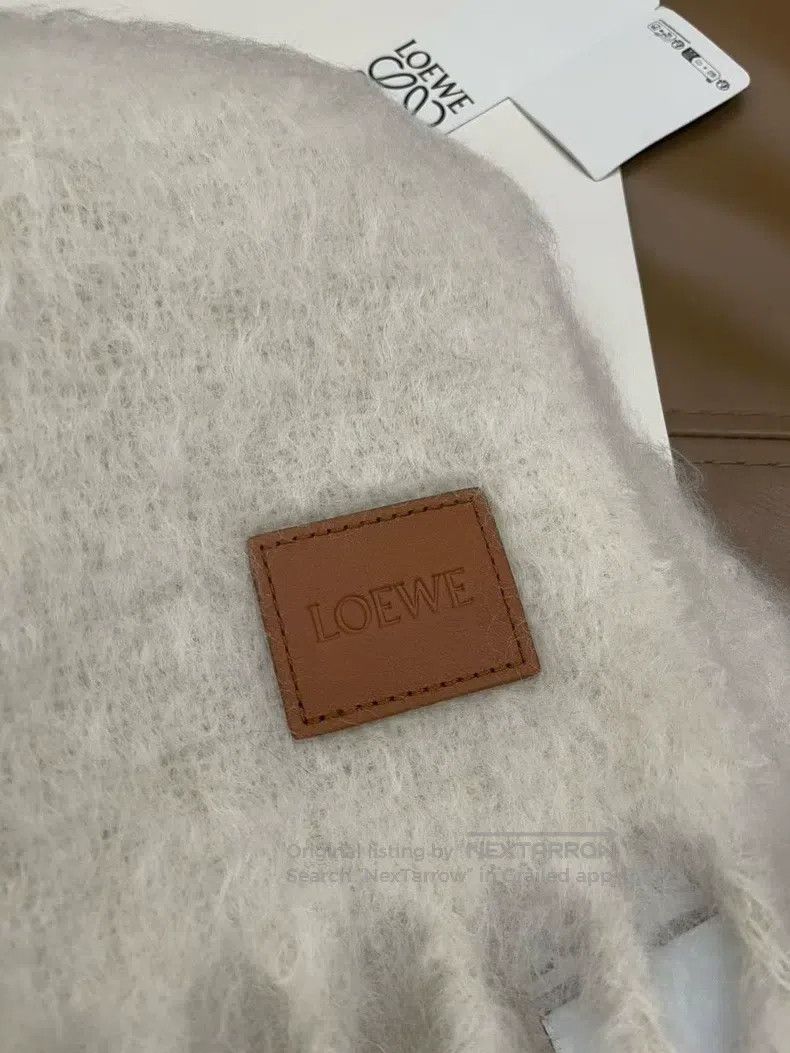 Loewe Loewe Cashmere and Wool Beige Wrap Scarf Size ONE SIZE - 2 Thumbnail