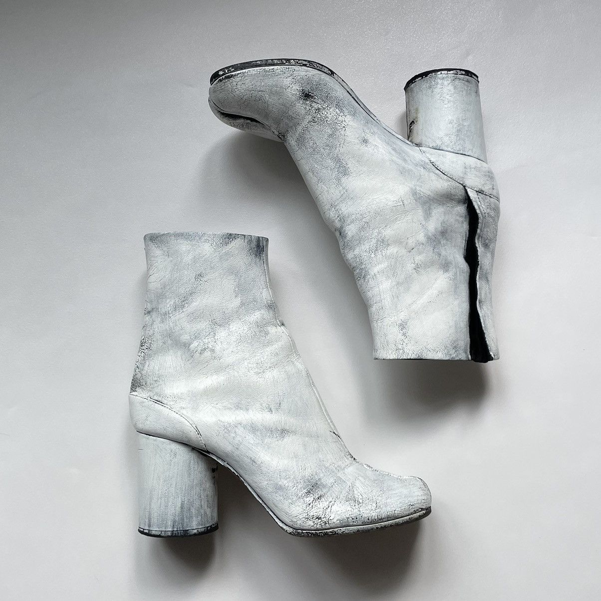 Maison Margiela White Painted Leather Tabi Boots Size US 7 / IT 37 - 15 Thumbnail