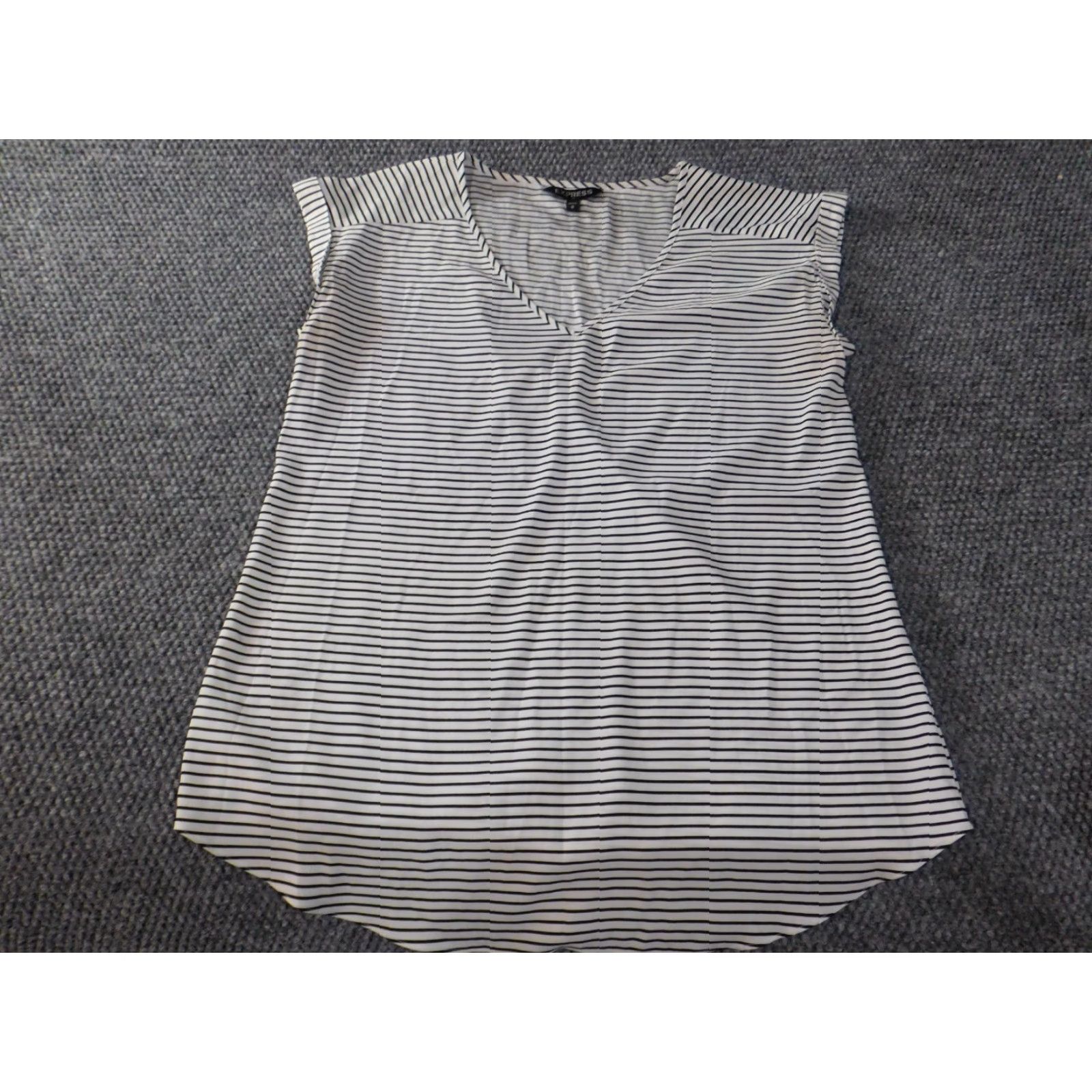 Express Express Blouse Womens M white striped pullover top Casual V-Neck Shirt Size M / US 6-8 / IT 42-44 - 2 Thumbnail