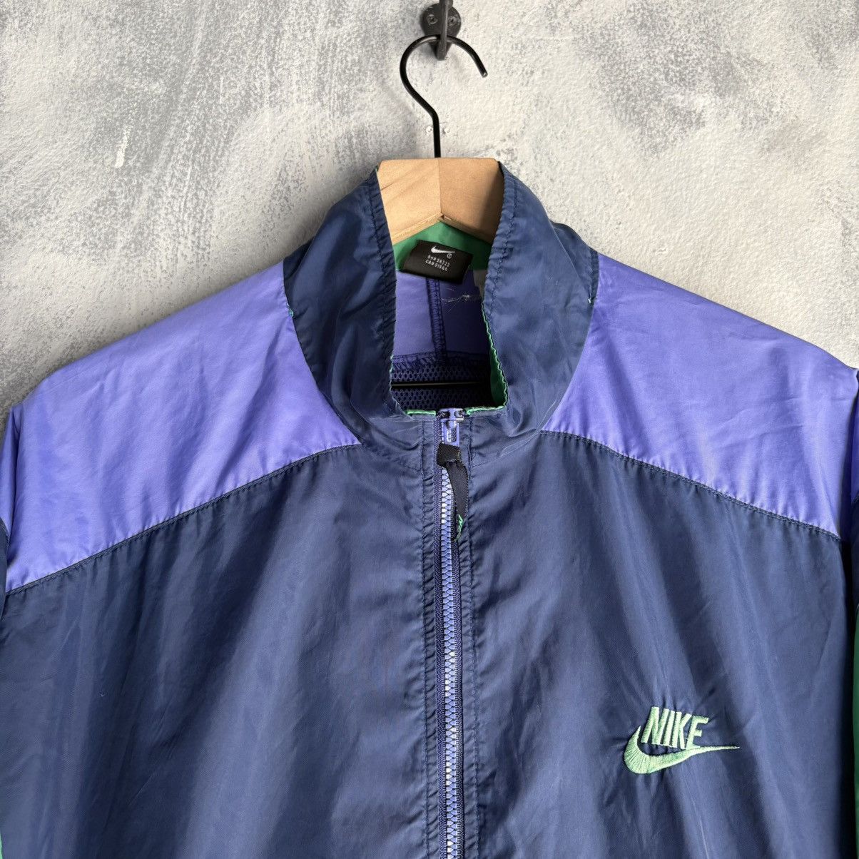Nike Nike vintage windbreaker jacket. XL. NAVY BLUE with green Size US XL / EU 56 / 4 - 2 Thumbnail
