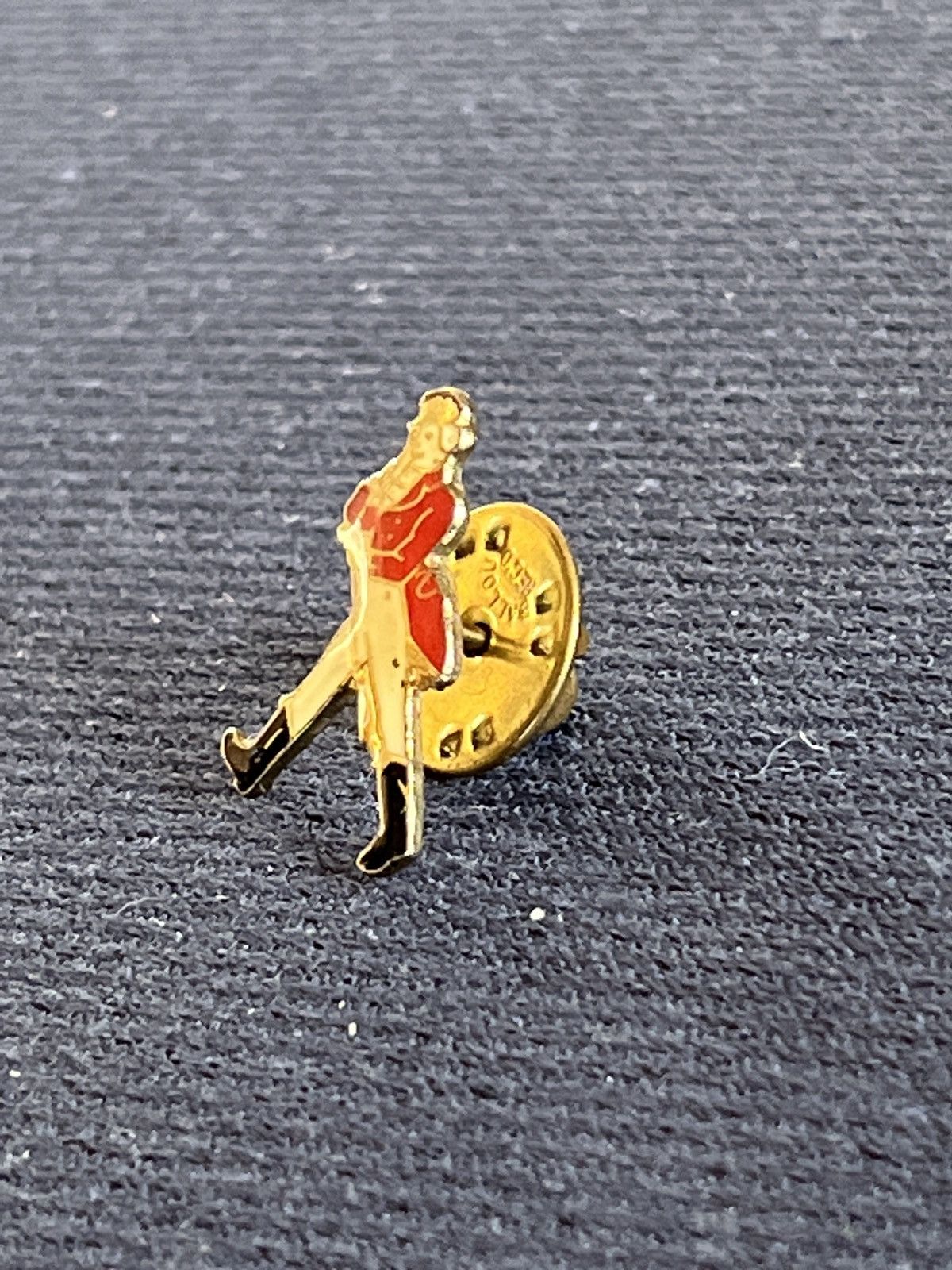 Vintage Johnnie Walker logo vintage pin Size ONE SIZE - 3 Thumbnail
