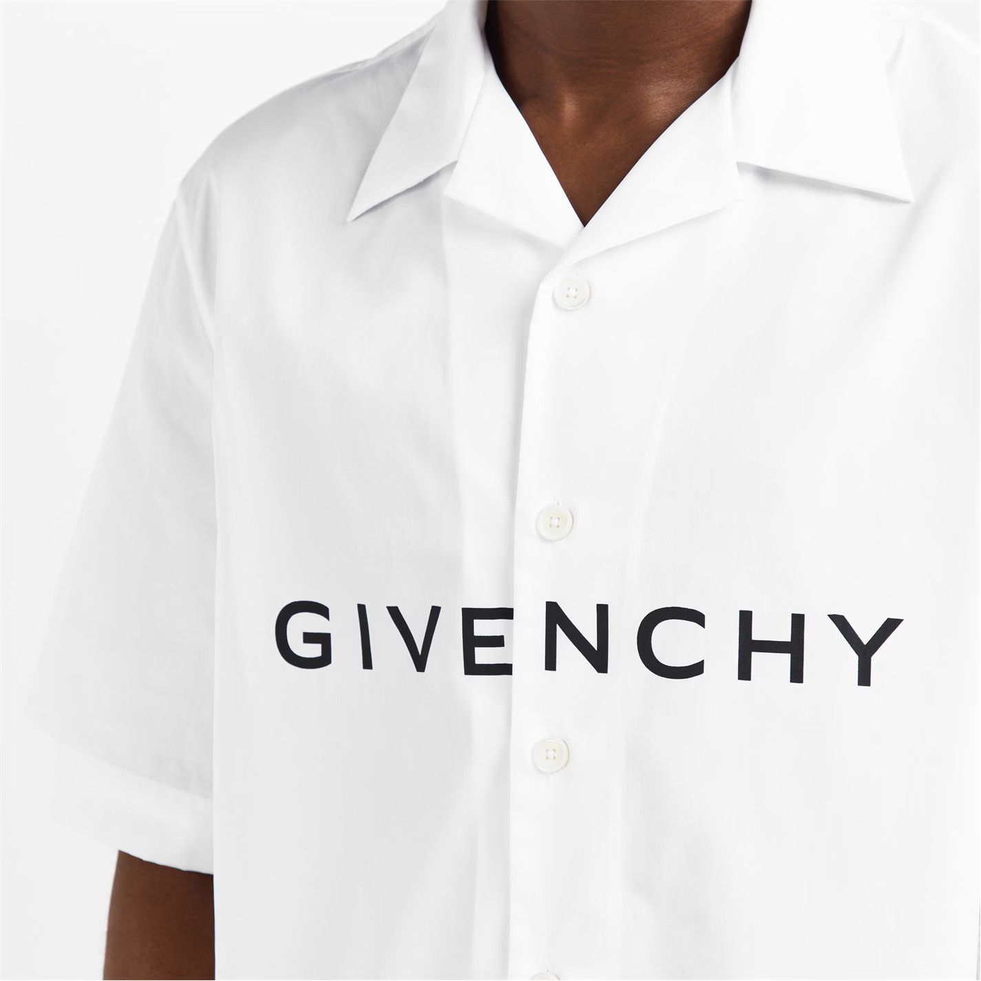 Givenchy o1g2r1mq0426 Boxy Fit Short Sleeve Plain Shirt in White Size US M / EU 48-50 / 2 - 5 Thumbnail