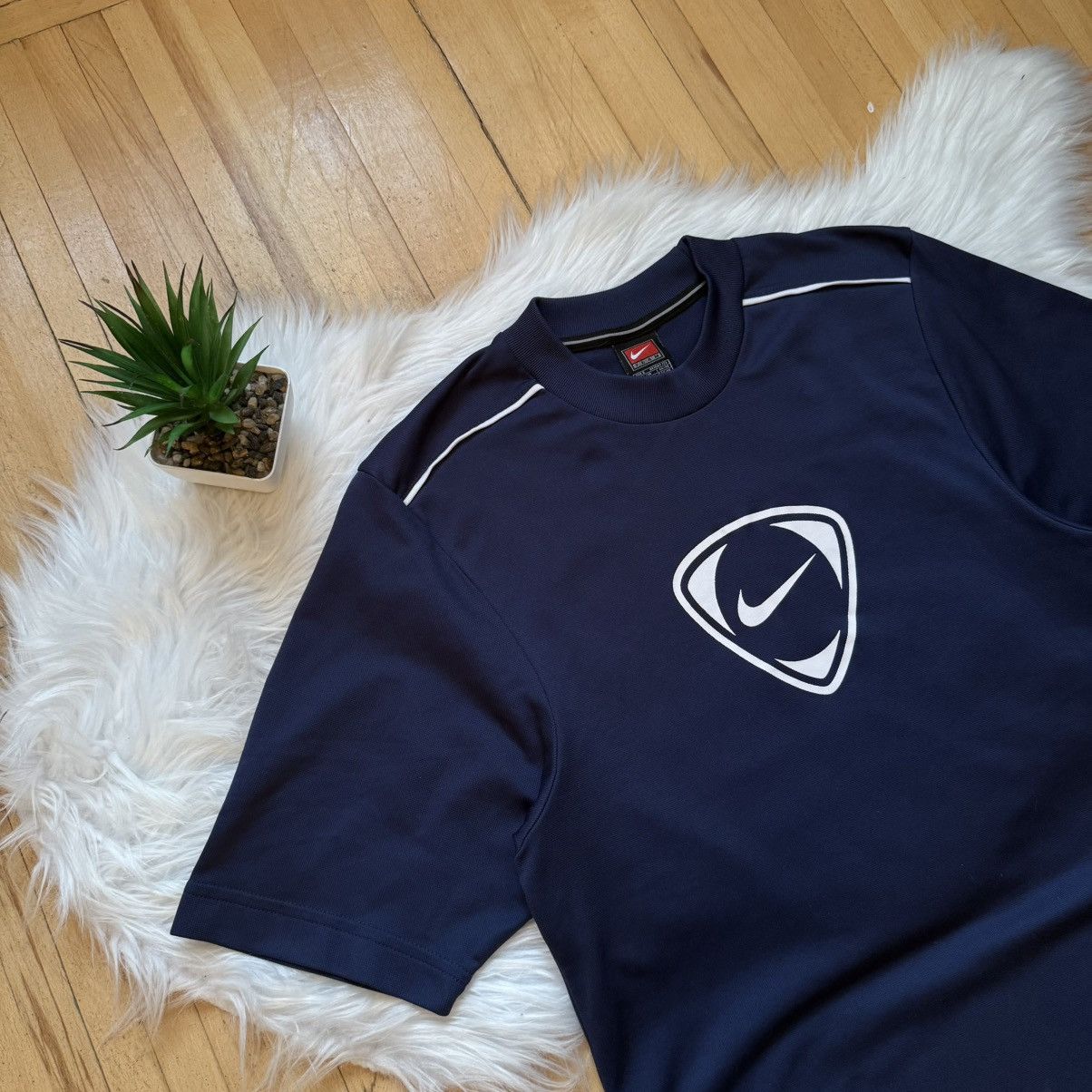 Nike 📌 Vintage Nike 00s Centre Logo Sportswear Tee Size US S / EU 44-46 / 1 - 2 Thumbnail