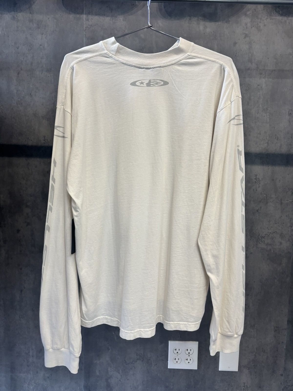 HELLSTAR HELLSTAR CURSIVE WHITE LOGO LONGSLEEVE SIZE L Size US L / EU 52-54 / 3 - 6 Thumbnail