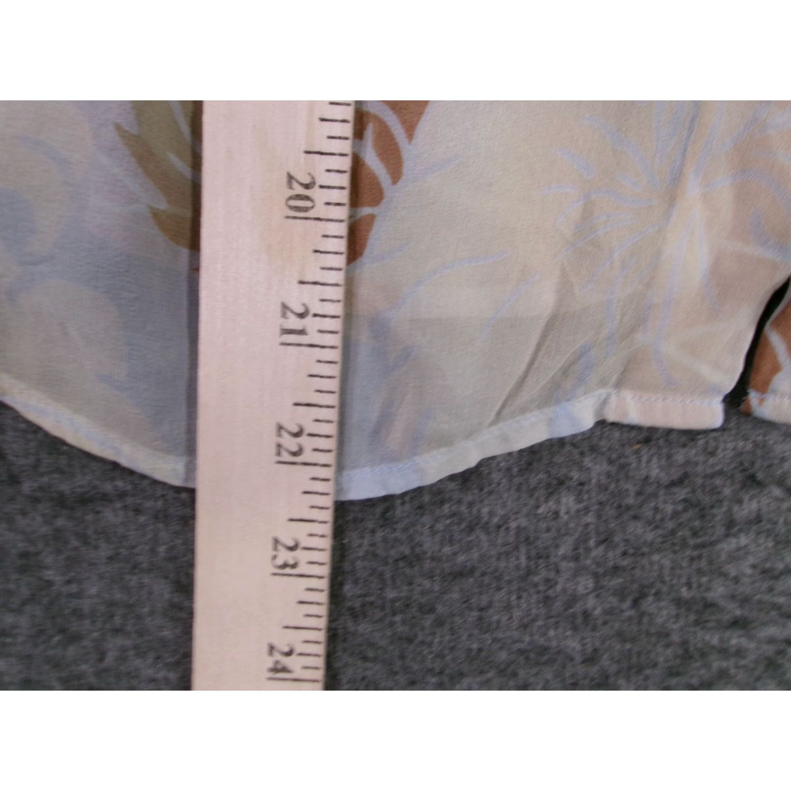 Vintage VINTAGE The Limited Silk Button-Up Long Sleeve Shirt Women Small Beige Floral Sheer Casual Resort Size S / US 4 / IT 40 - 5 Thumbnail