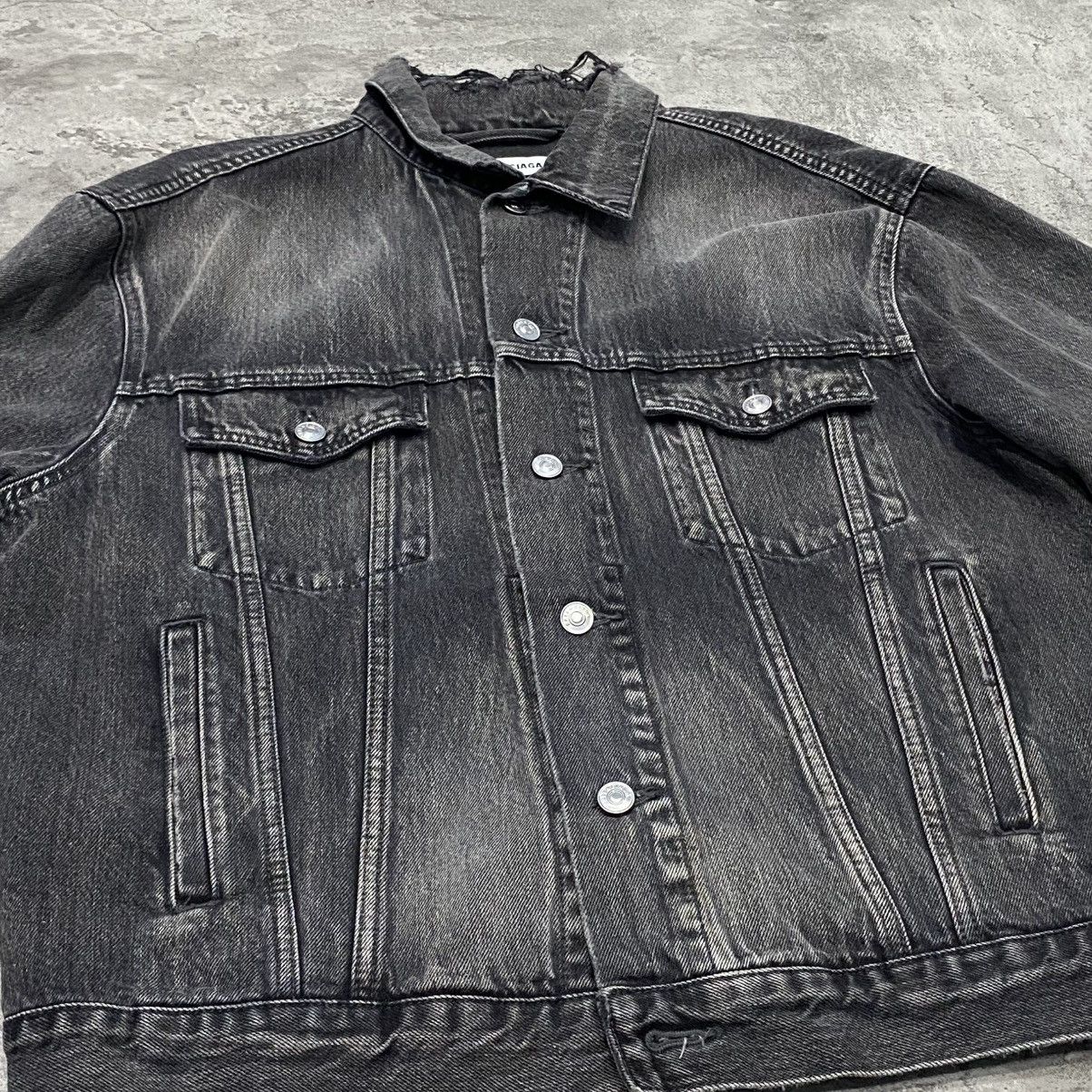 Balenciaga Balenciaga Back Logo Denim Jacket Distressed Size US M / EU 48-50 / 2 - 4 Thumbnail