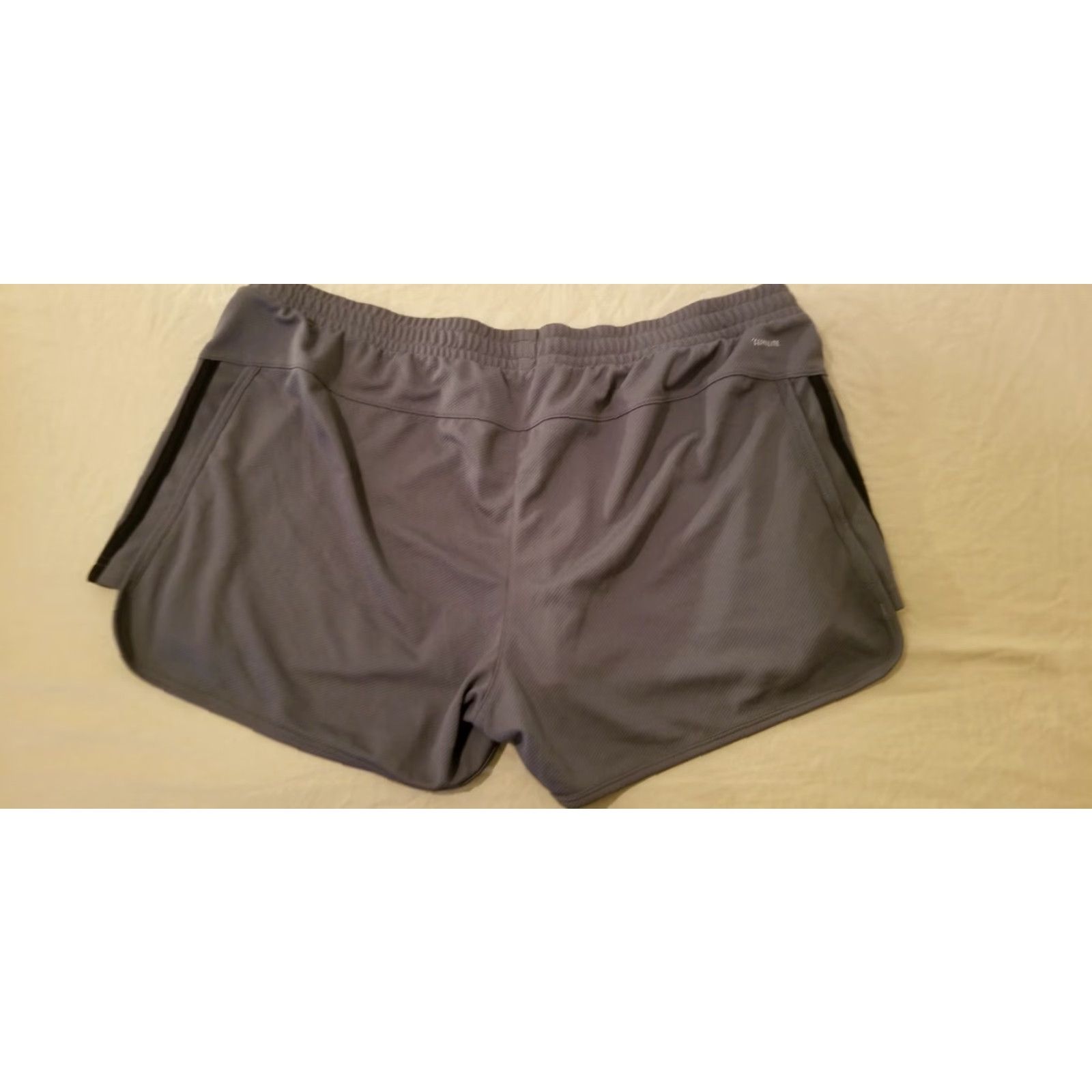 Adidas Womens adidas Shorts XL Athletic Grey Gray Workout Gym Activewear Womens XL adidas Shorts Gray Size 40" / US 18 - 6 Thumbnail
