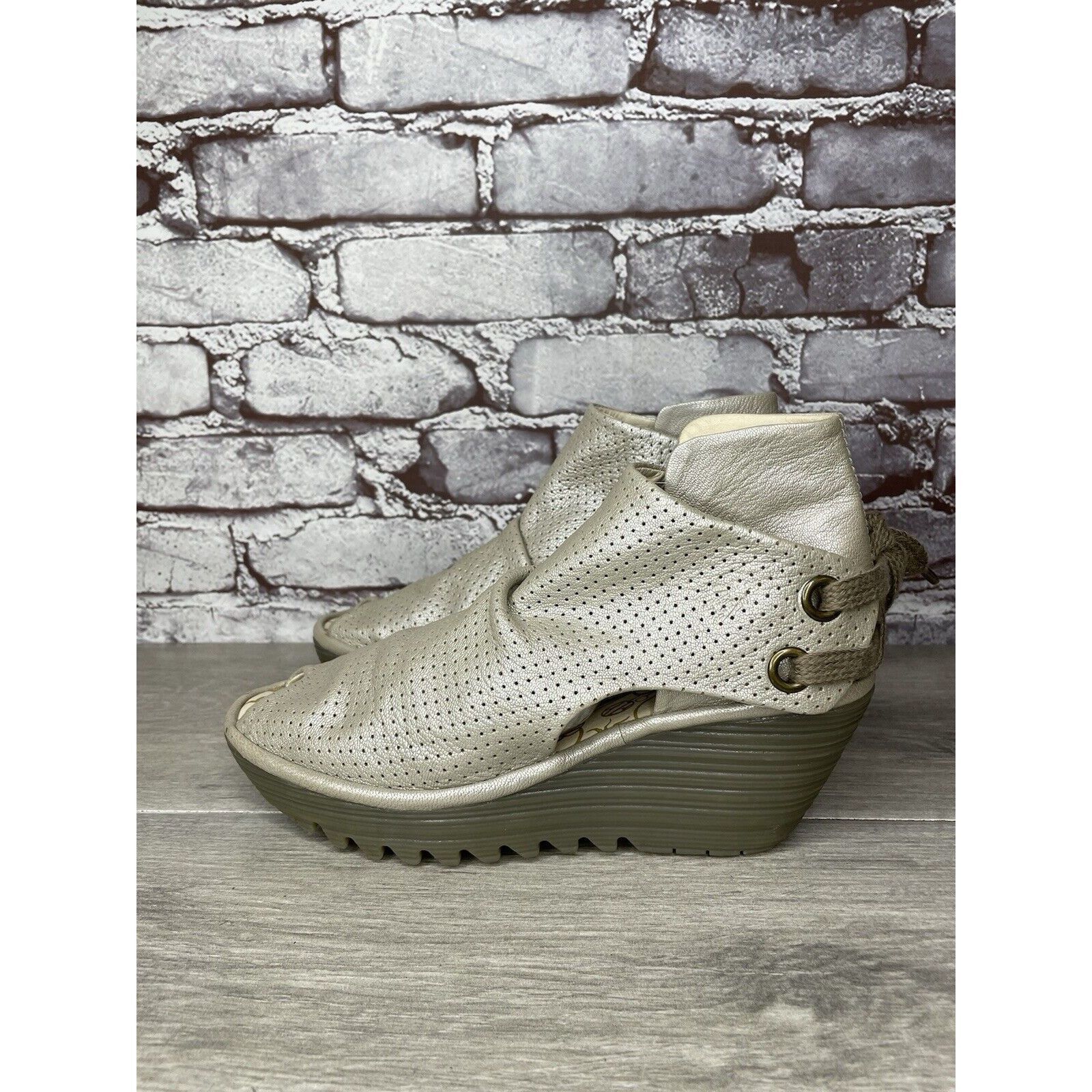 Fly London FLY London Yake Pearl White Leather Perforated Back Lace Wed Size US 7.5 / IT 37.5 - 10 Thumbnail