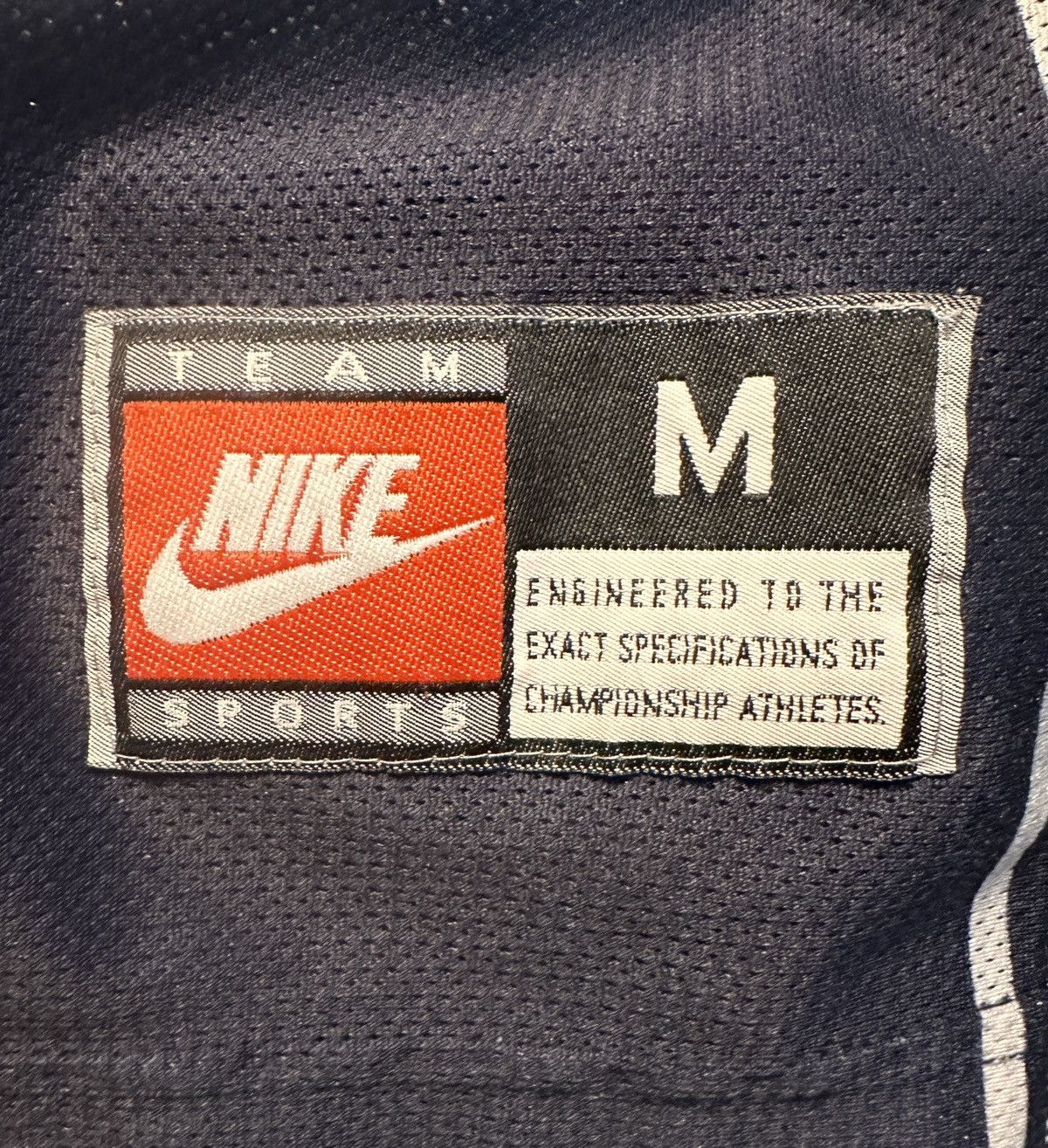NCAA Vintage 1996 Nike Allen Iverson Georgetown Jersey Medium Size US M / EU 48-50 / 2 - 5 Thumbnail
