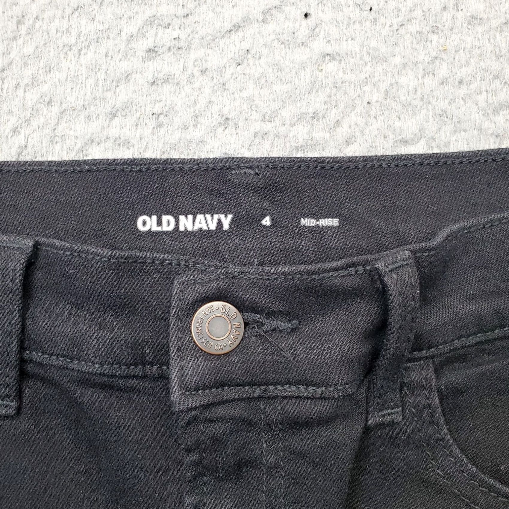 Old Navy Old Navy Womens Shorts 4 Black Denim Stretch Comfort Cuffed Dark Wash Mid-Rise Children's? Size 27" / US 4 / IT 40 - 6 Thumbnail