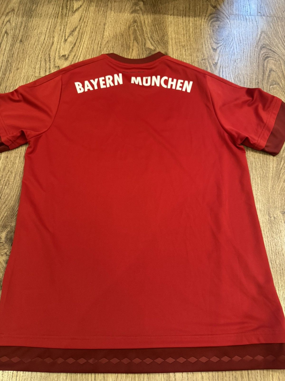 Adidas BAYERN MUNICH 2015 2016 HOME FOOTBALL SHIRT ADIDAS SIZE L Size US L / EU 52-54 / 3 - 11 Thumbnail