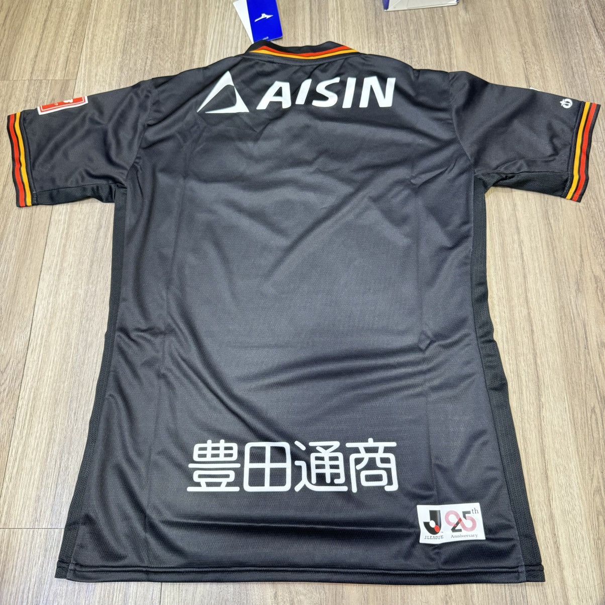Mizuno Nagoya Grampus 2018 player issue special edition shirt(Bnwt) Size US L / EU 52-54 / 3 - 2 Thumbnail