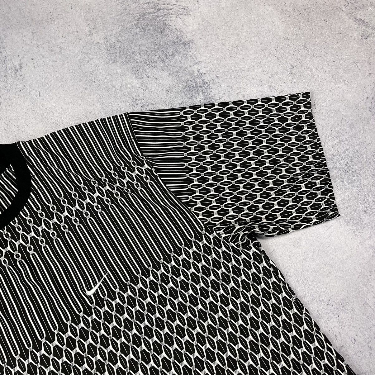 Nike Vintage Nike logo swoosh y2k pattern acid crazy tee 90’s Size US XXL / EU 58 / 5 - 10 Thumbnail