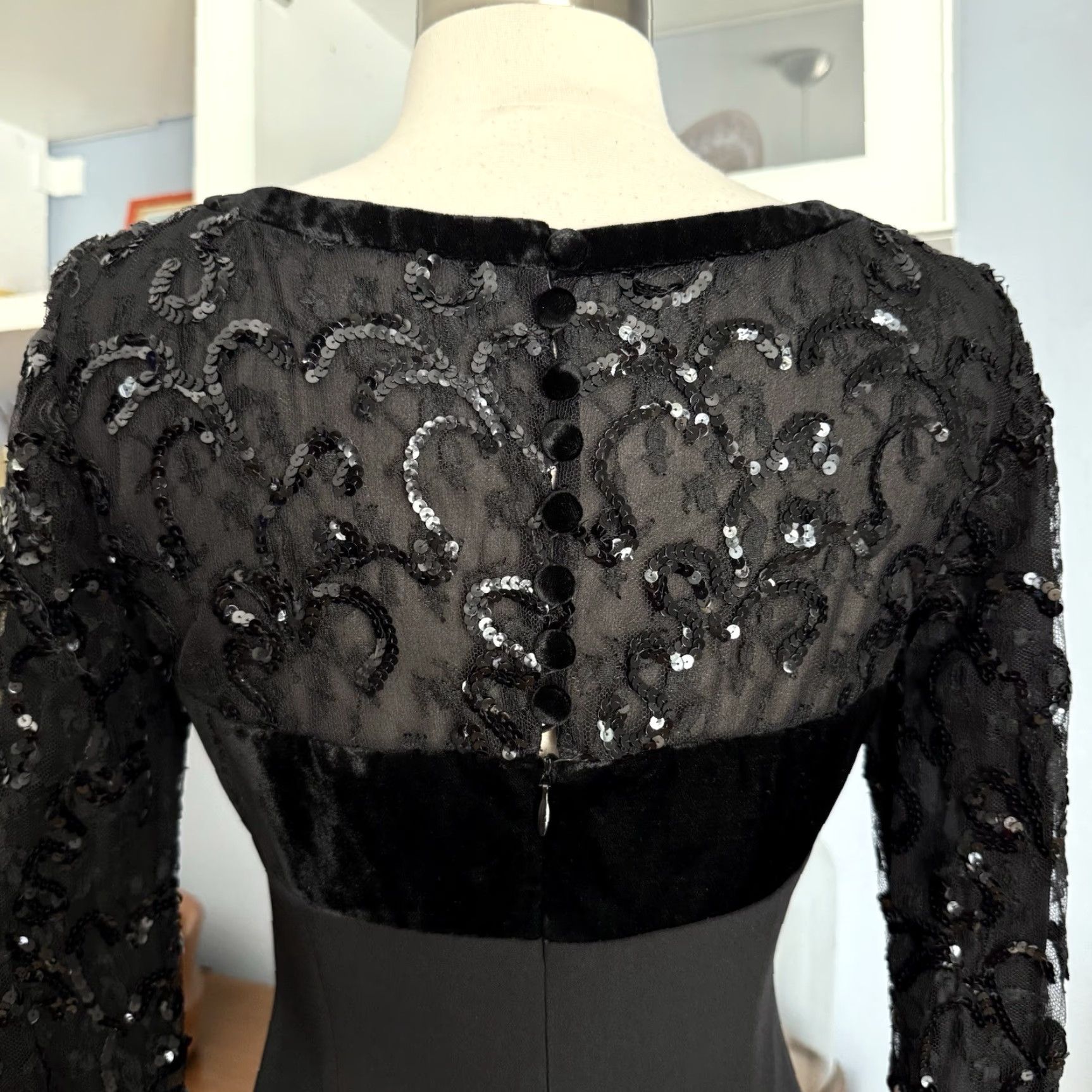 Escada VINTAGE Escada Couture Black Sequin Detail Cocktail Party Sheath Dress Sz 34 ,US 4 Size S / US 4 / IT 40 - 6 Thumbnail
