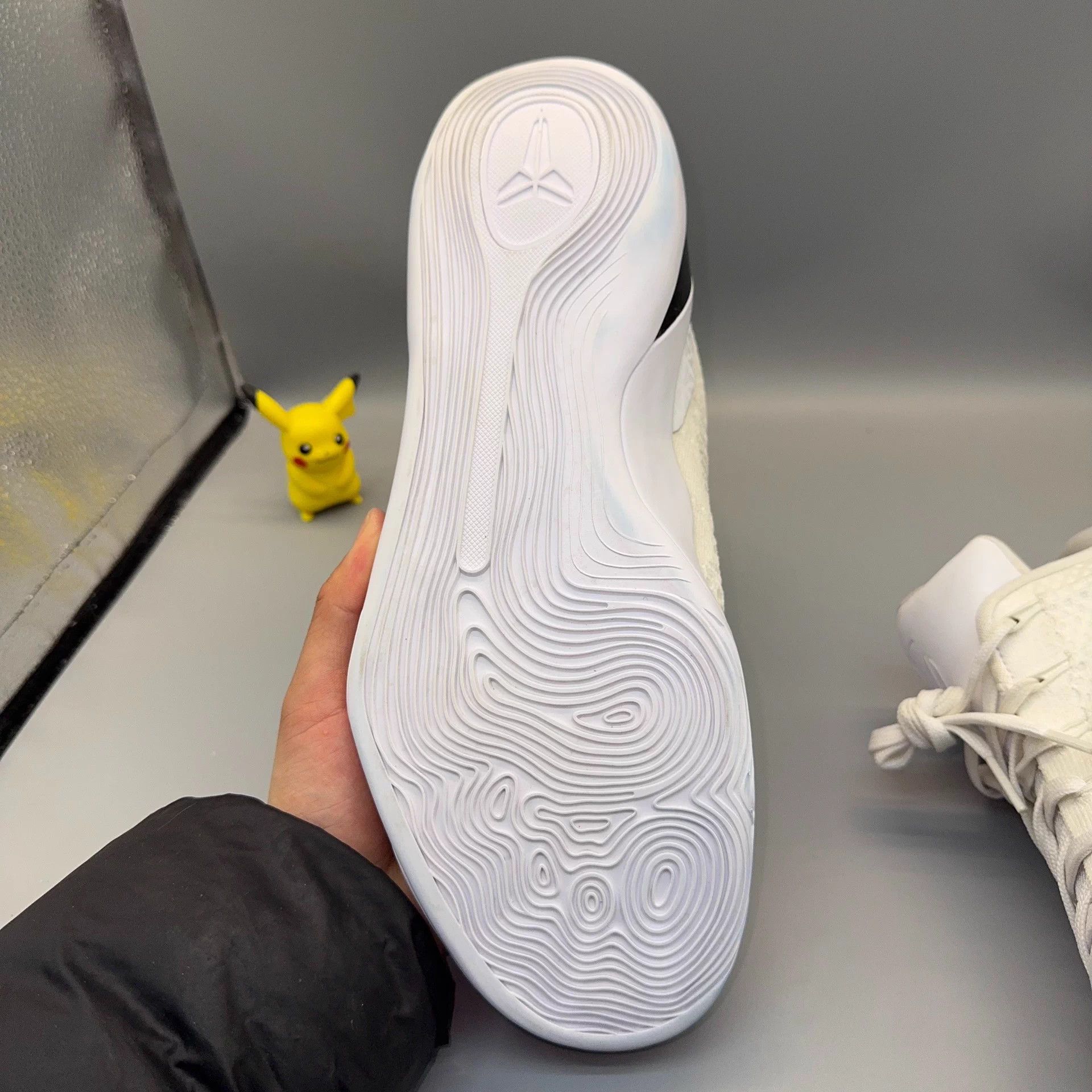Nike Nike Kobe 9 White 47.5 Size US 14 / EU 47 - 7 Thumbnail