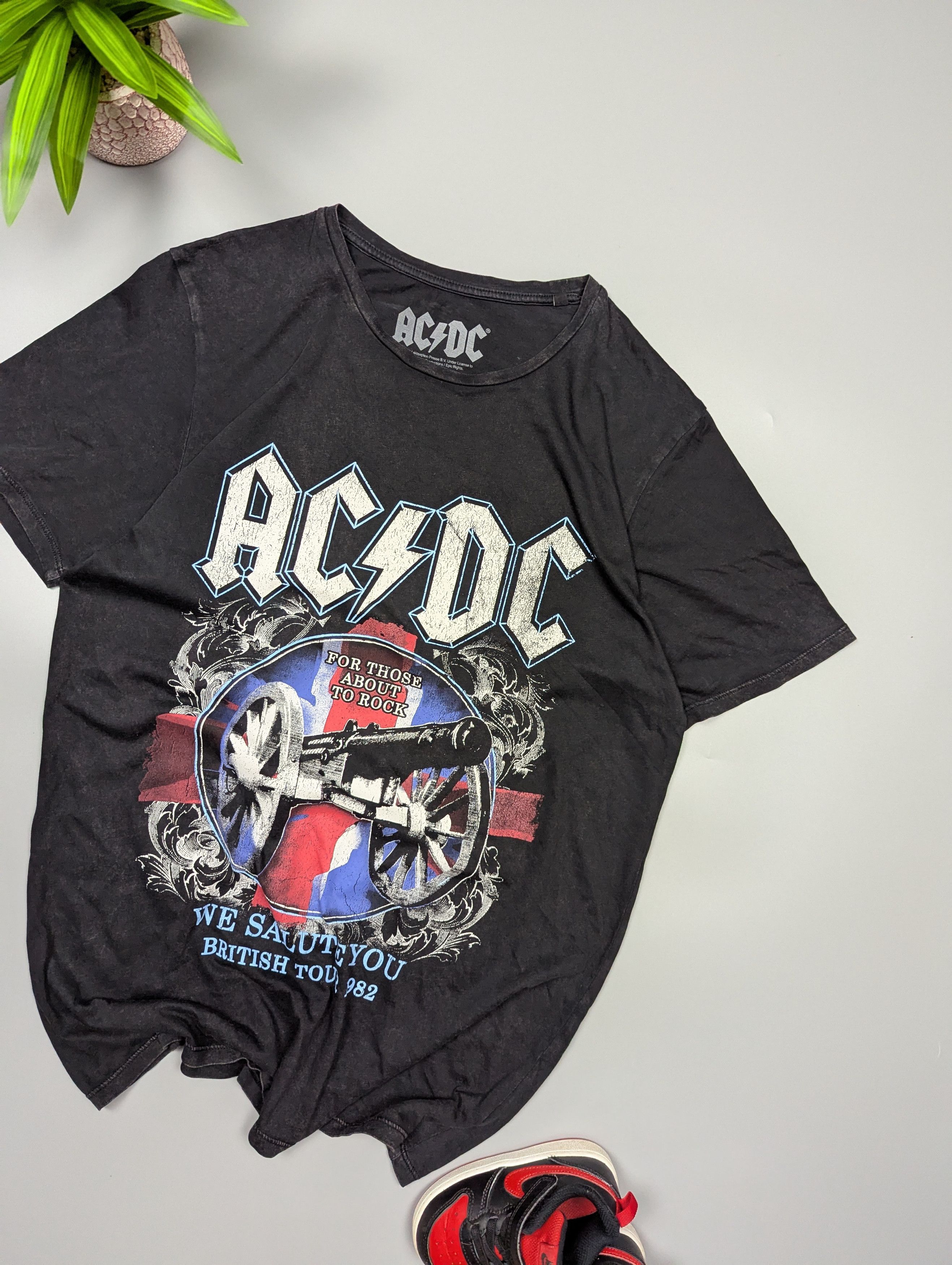 Band Tees AC/DC 1982 Tour Rock Tee Men's M Vintage Band Shirt Size US M / EU 48-50 / 2 - 3 Thumbnail