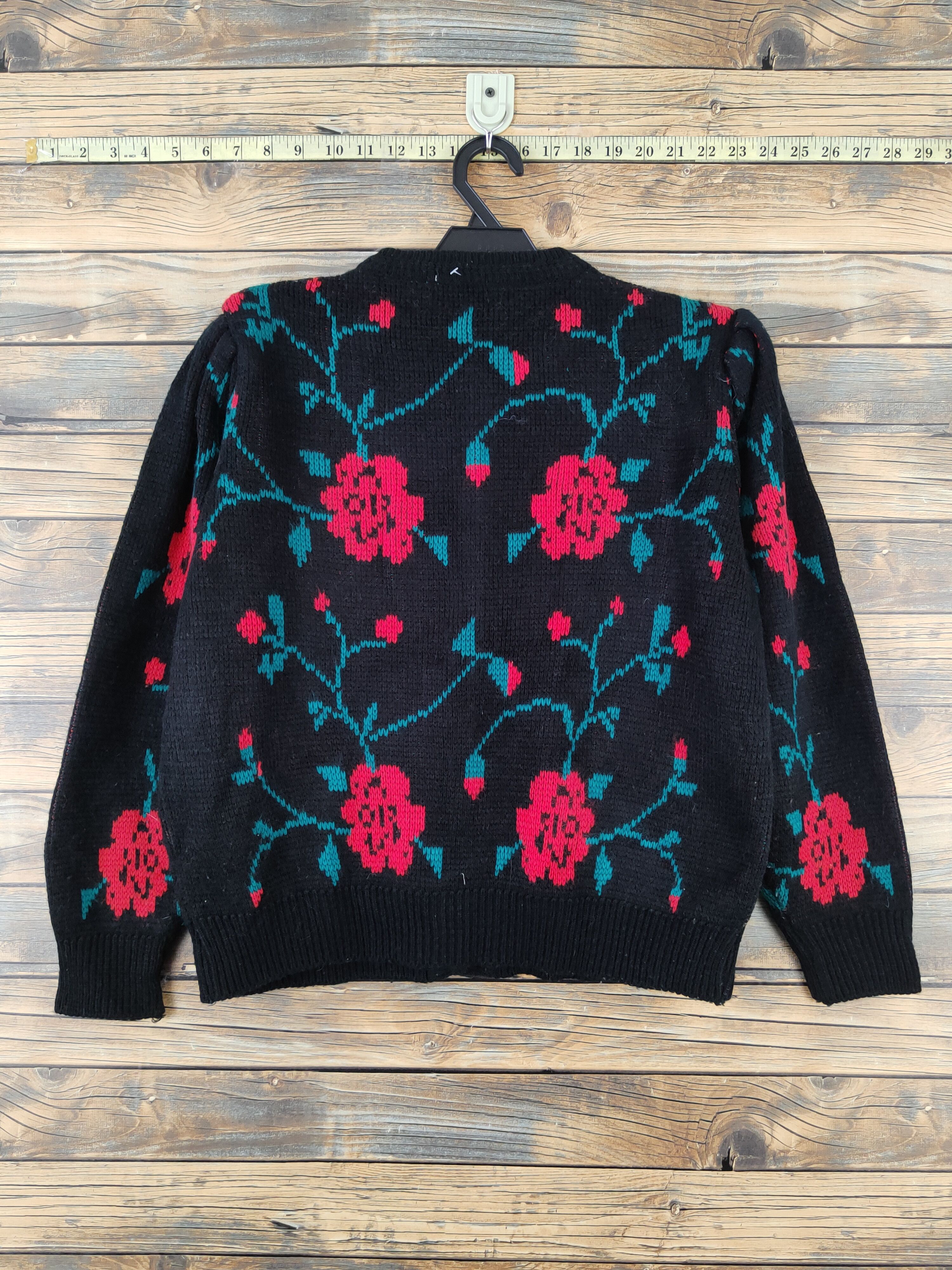 Aran Isles Knitwear × Japanese Brand Japan vintage Black Flowers Knitwear Cardigan #W970 Size M / US 6-8 / IT 42-44 - 7 Thumbnail