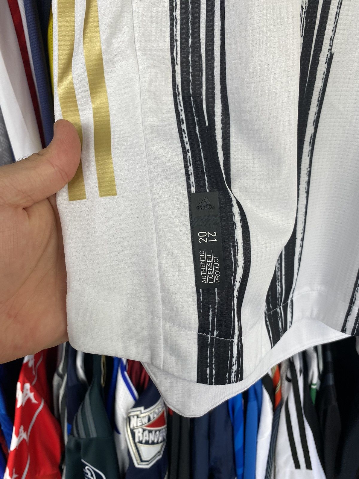 Adidas 2020/21 ADIDAS JUVENTUS HOME SOCCER FOOTBALL JERSEY SHIRT Size US S / EU 44-46 / 1 - 5 Thumbnail