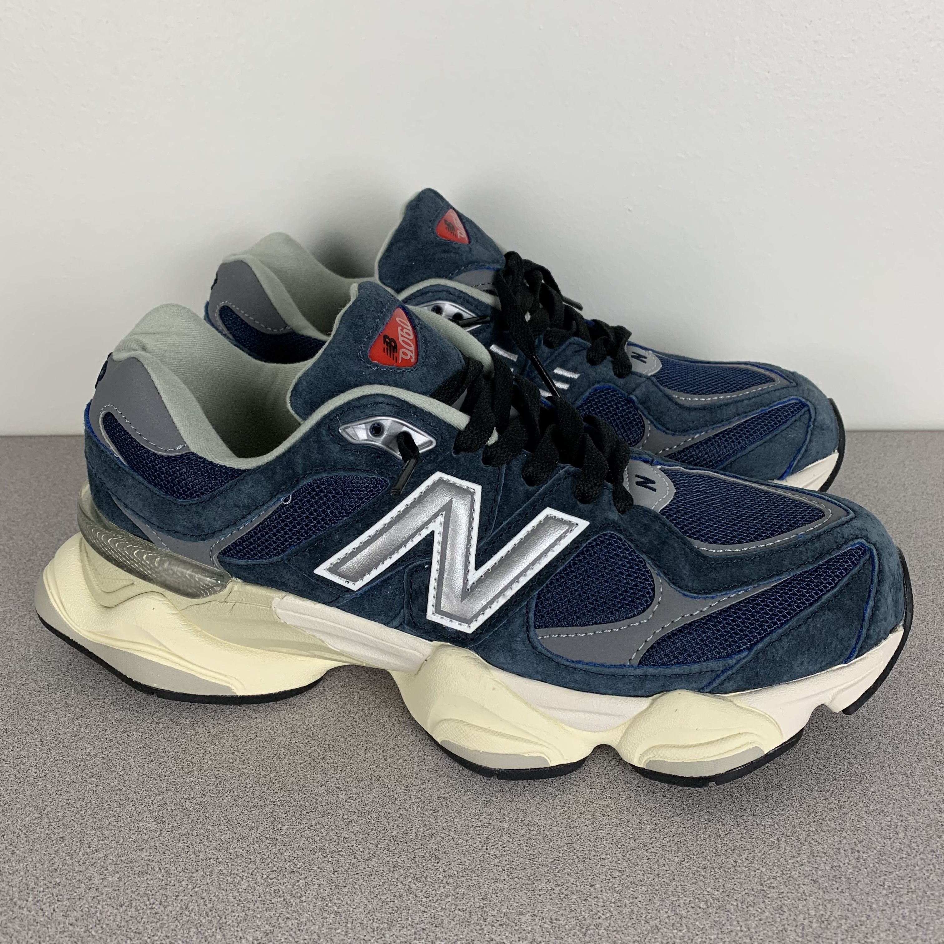 New Balance 9060 Navy White Size US 8.5 / EU 41-42 - 1 Thumbnail