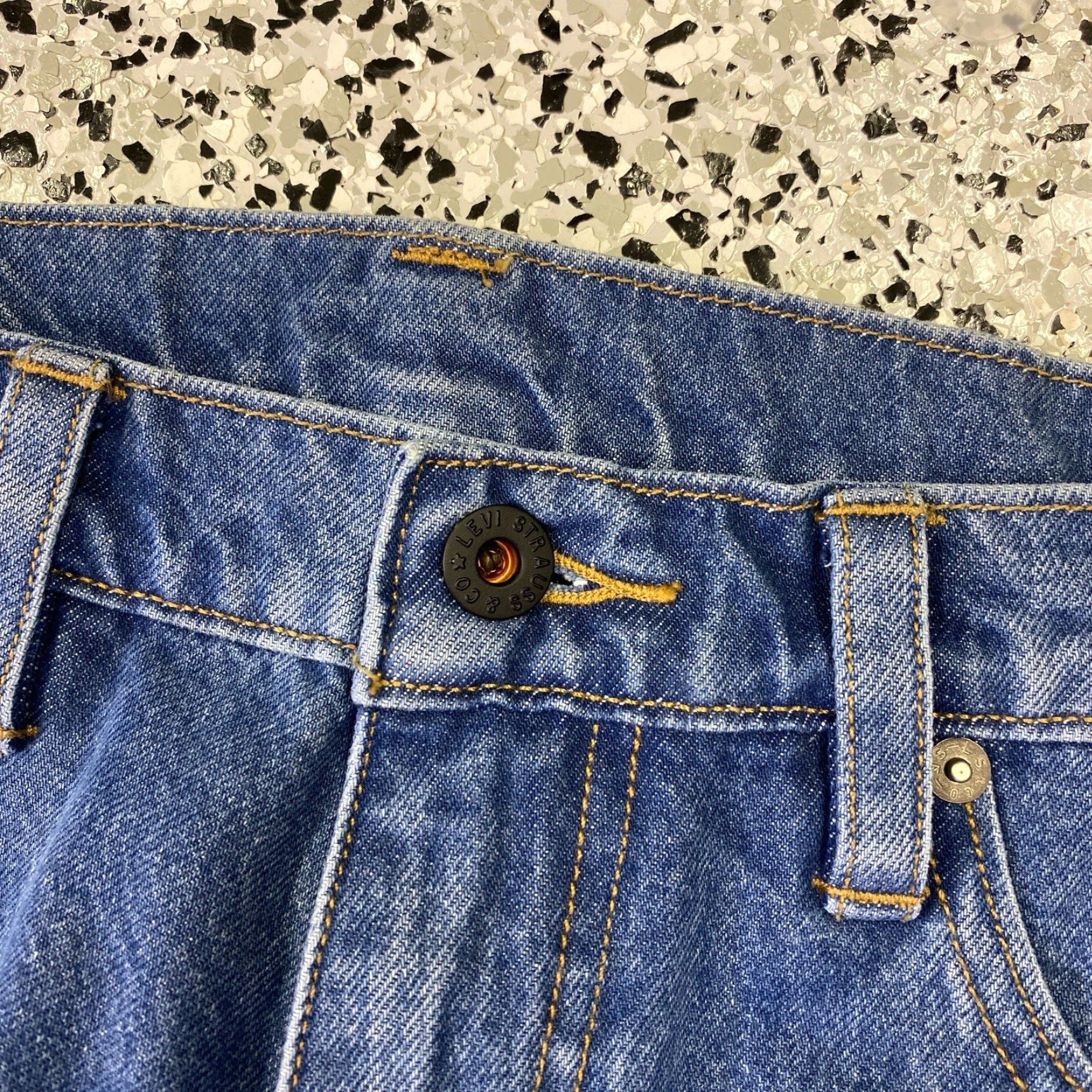 Levi's VINTAGE Levi's Wide Leg Jeans Men 33x31 Denim Blue 5-Pocket Regular Inseam 31 90s City USA Classic 502 Levi's 500 Series Mens Jeans"} Size US 33 - 2 Thumbnail