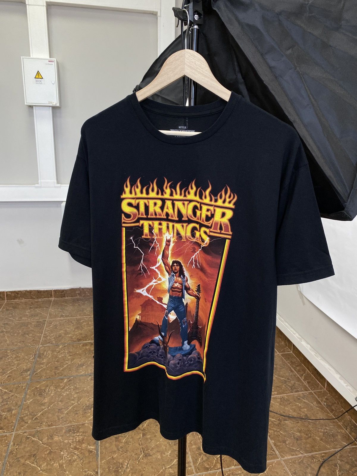 Band Tees 🇺🇸 Y2K Stranger Thing Big Print Bootleg T-Shirt Rock Rare Size US XL / EU 56 / 4 - 1 Thumbnail