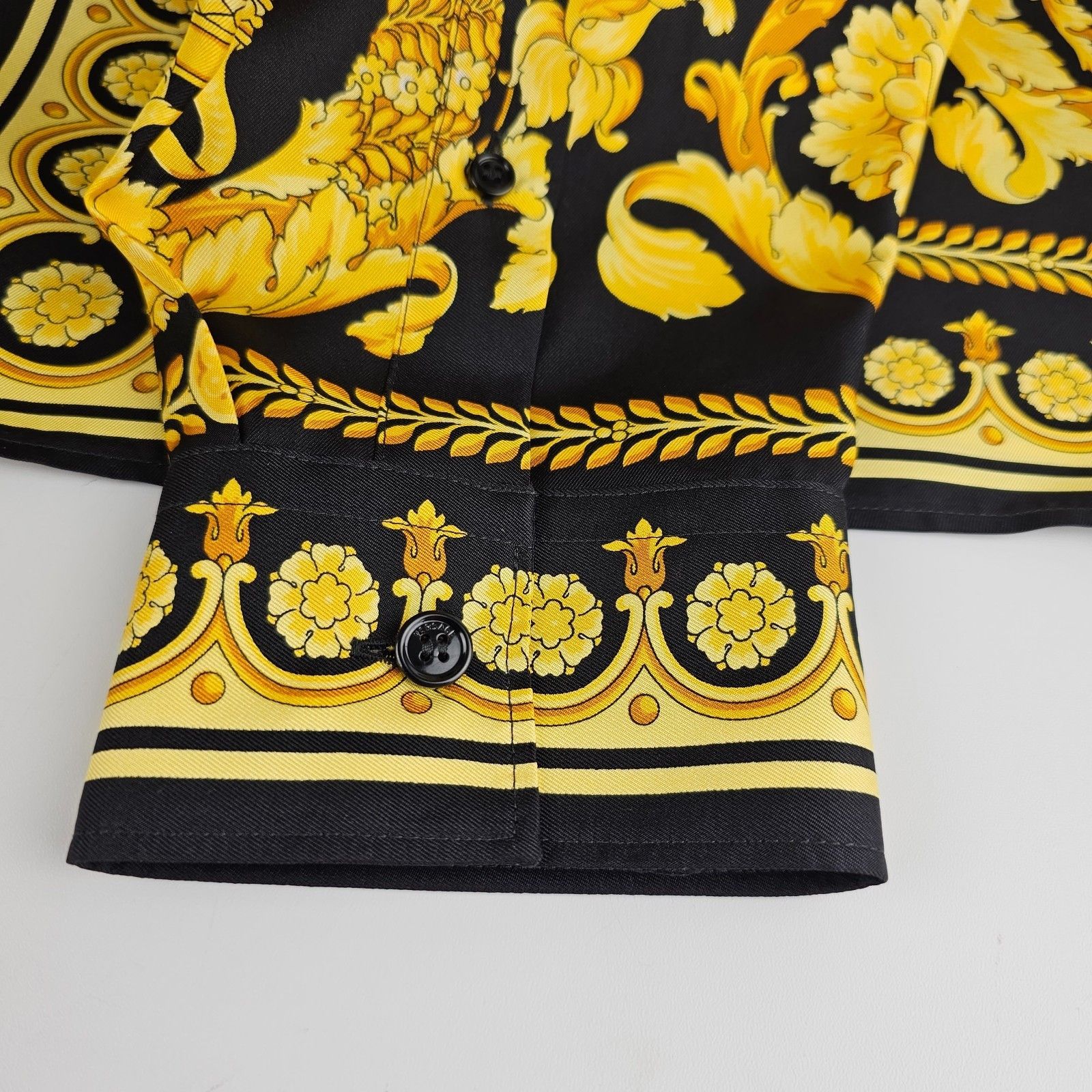 Versace VERSACE Silk Shirt New & Authentic (Men's size:XL;) Size US XL / EU 56 / 4 - 5 Thumbnail