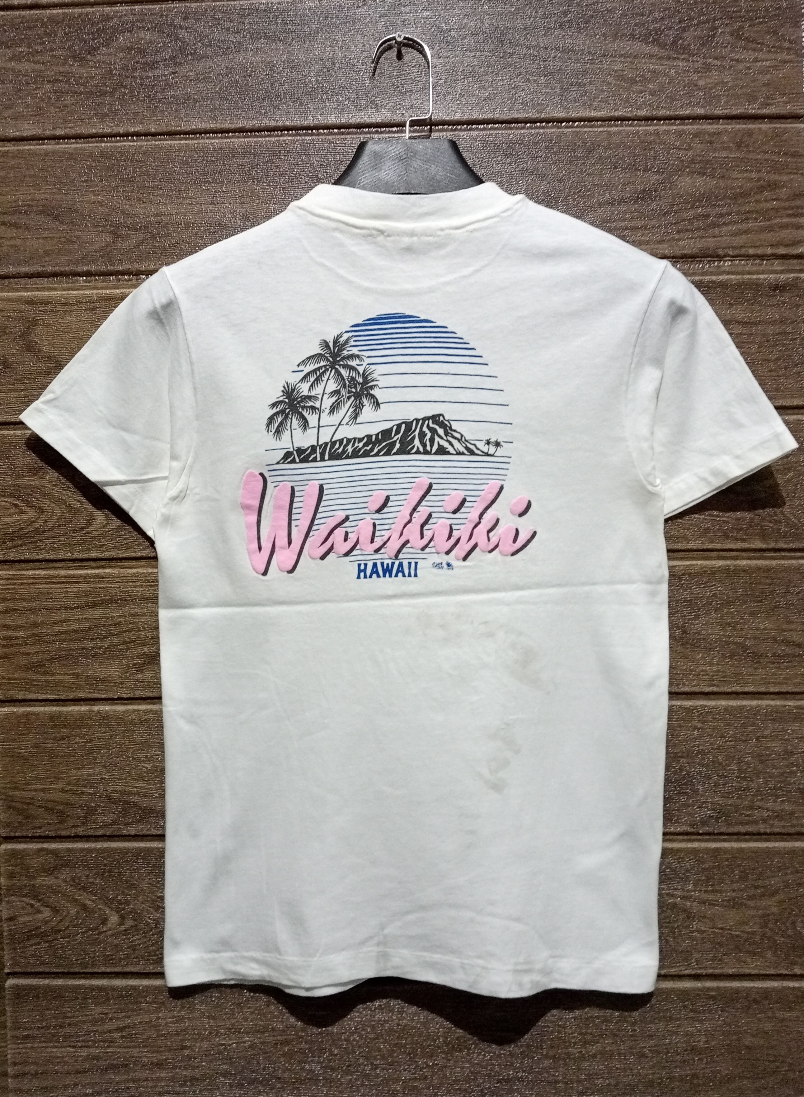 Vintage Vintage '80s Hanes Waikiki Hawaii Tee Made in USA Size US S / EU 44-46 / 1 - 1 Thumbnail