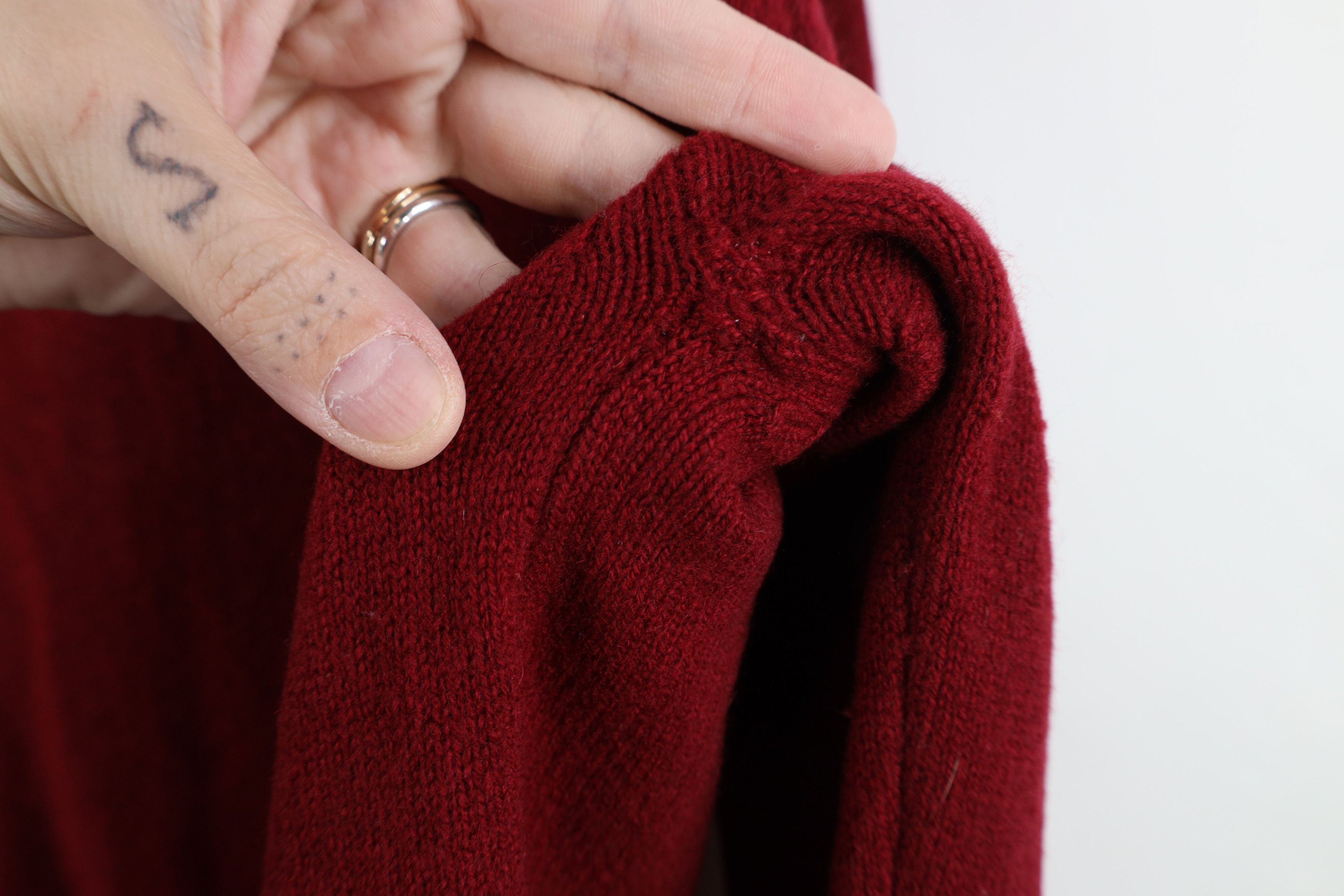 Vintage Vintage 70s Streetwear Soft Cashmere Knit V-Neck Sweater Red Size US L / EU 52-54 / 3 - 8 Thumbnail