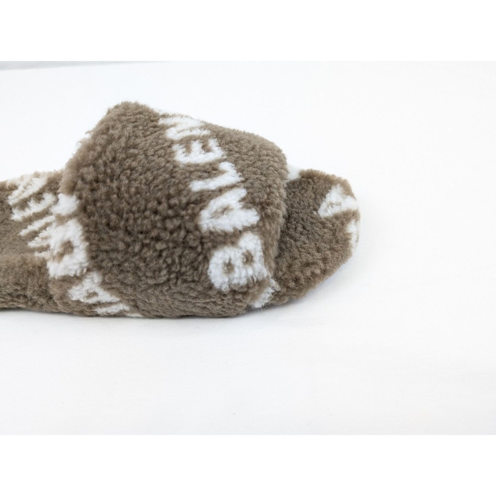 Balenciaga o1rshd1 All Over Logo Furry Slides in Dark Mink Grey/White Size US 11 / IT 41 - 4 Thumbnail