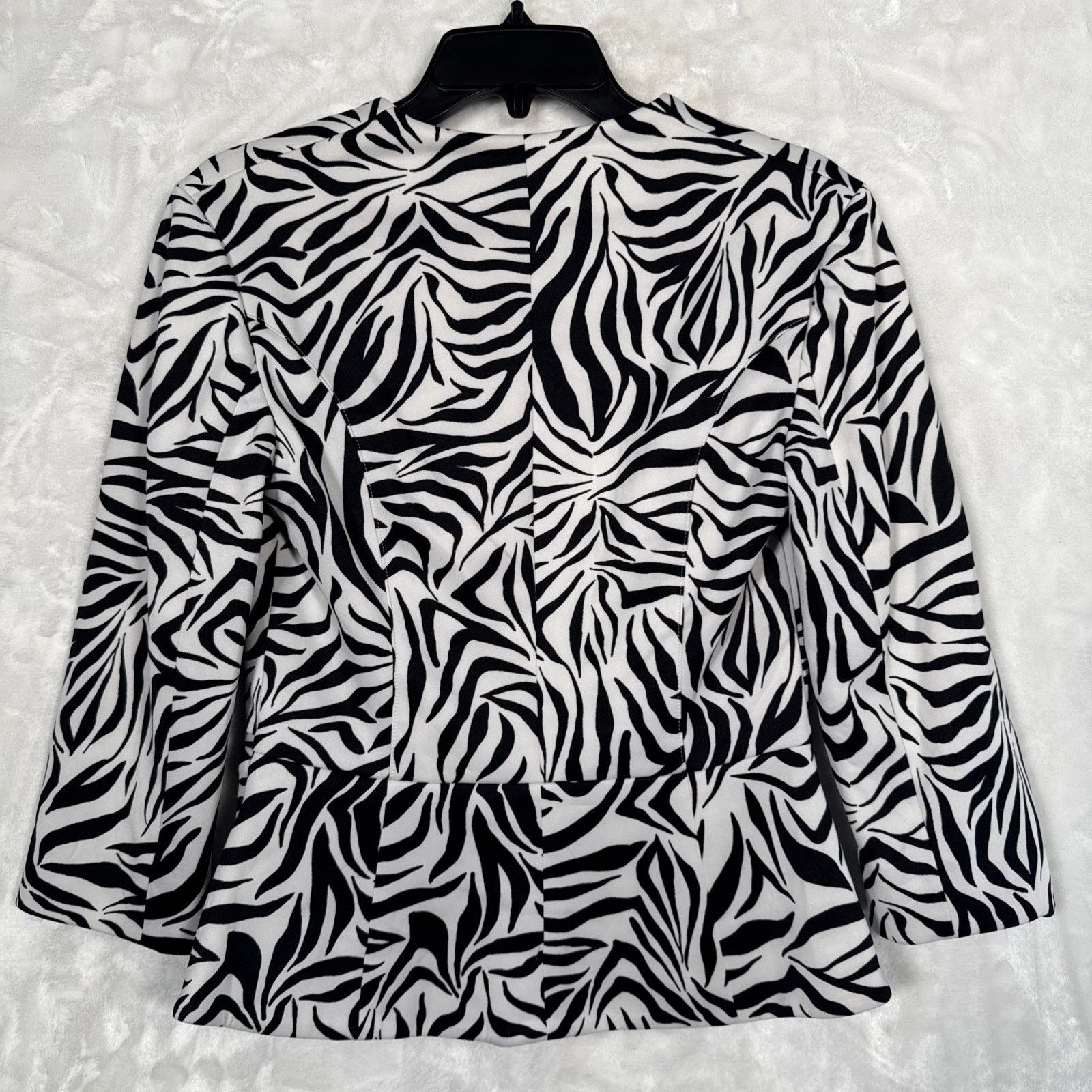 Boston Proper Boston Proper Zebra Print Fitted Blazer Jacket 6 Black and W Size M / US 6-8 / IT 42-44 - 10 Thumbnail